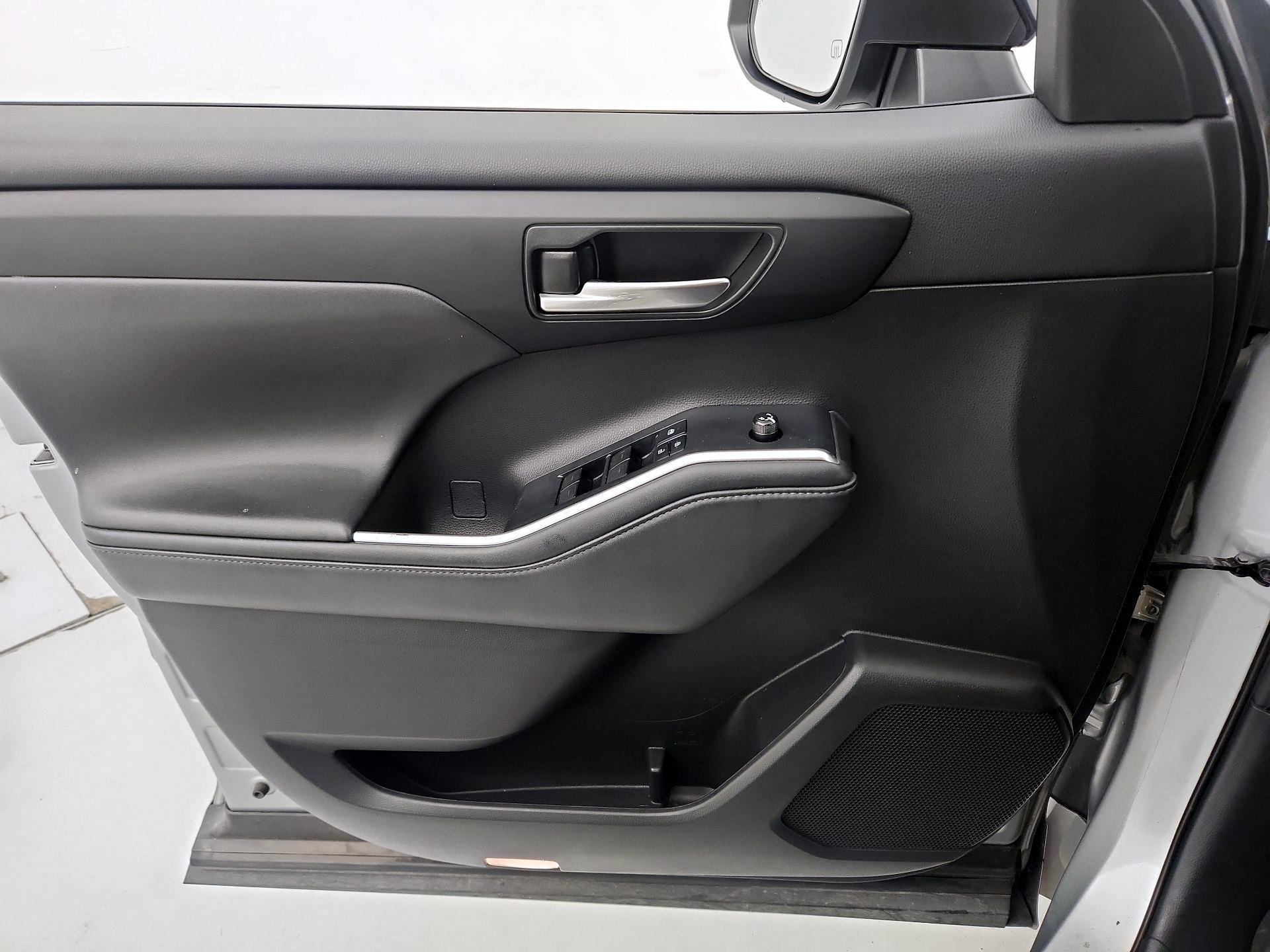 Thumbnail: 2021 Toyota Highlander - 12