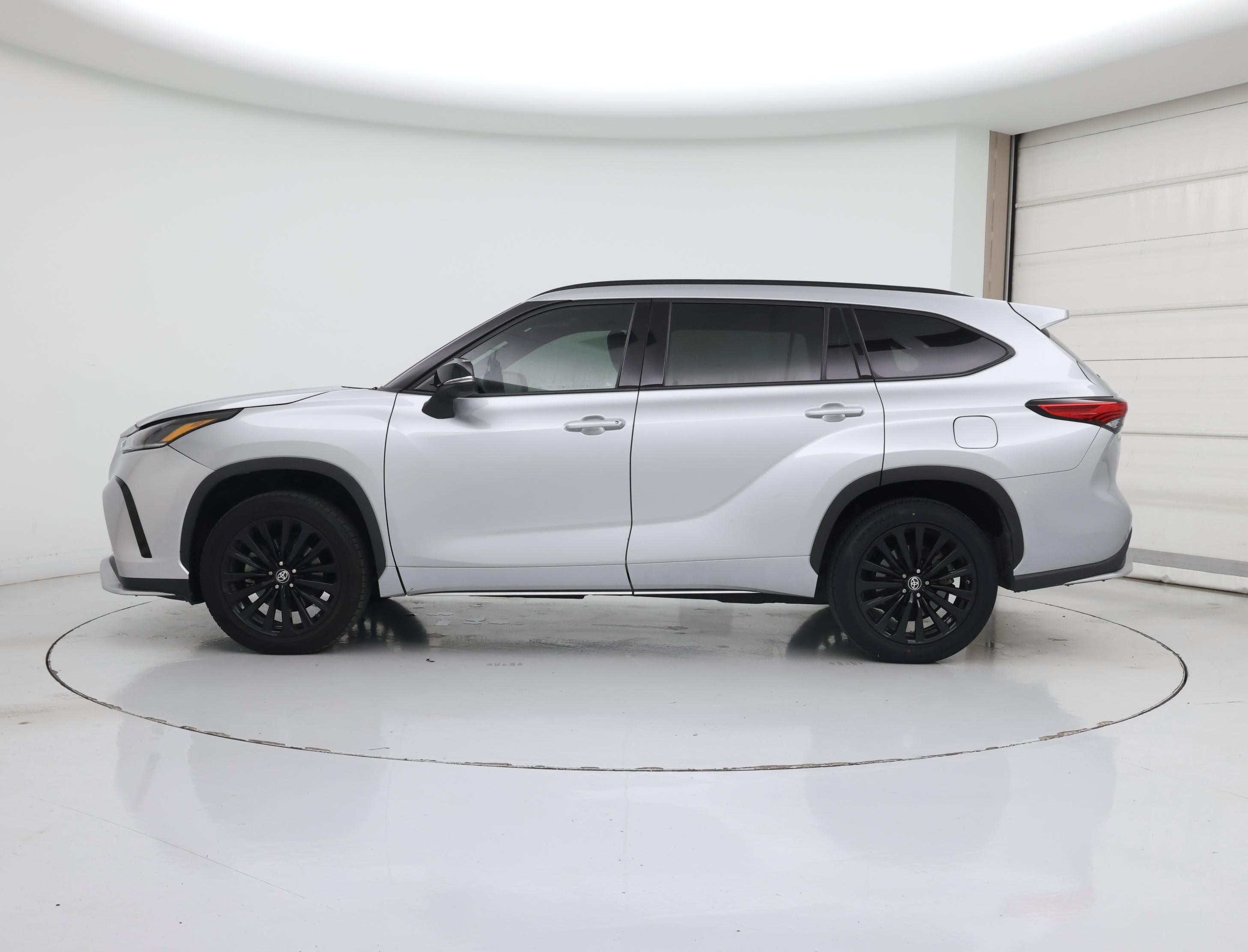 Thumbnail: 2021 Toyota Highlander - 3