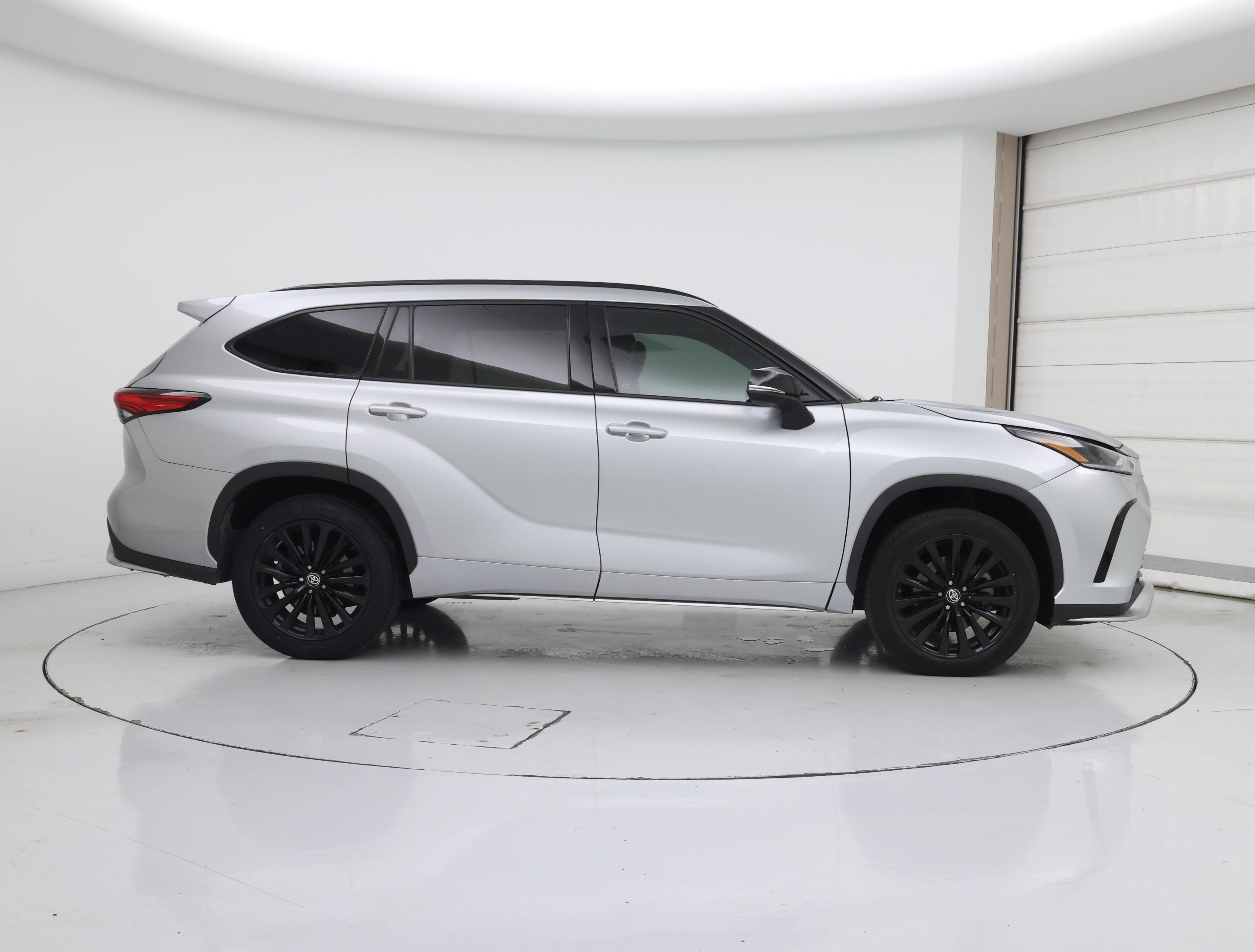Thumbnail: 2021 Toyota Highlander - 7