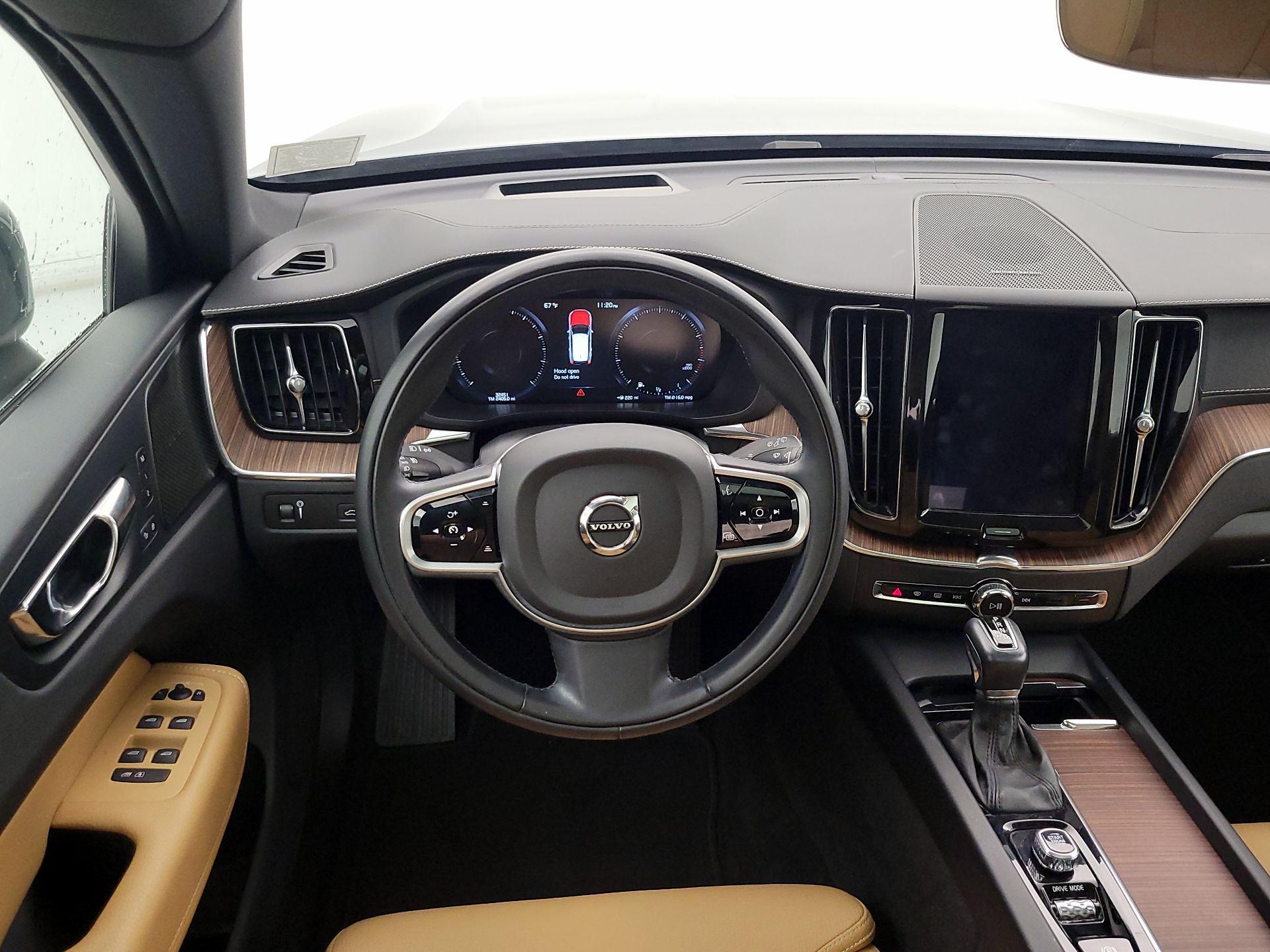 Thumbnail: 2019 Volvo XC60 - 10