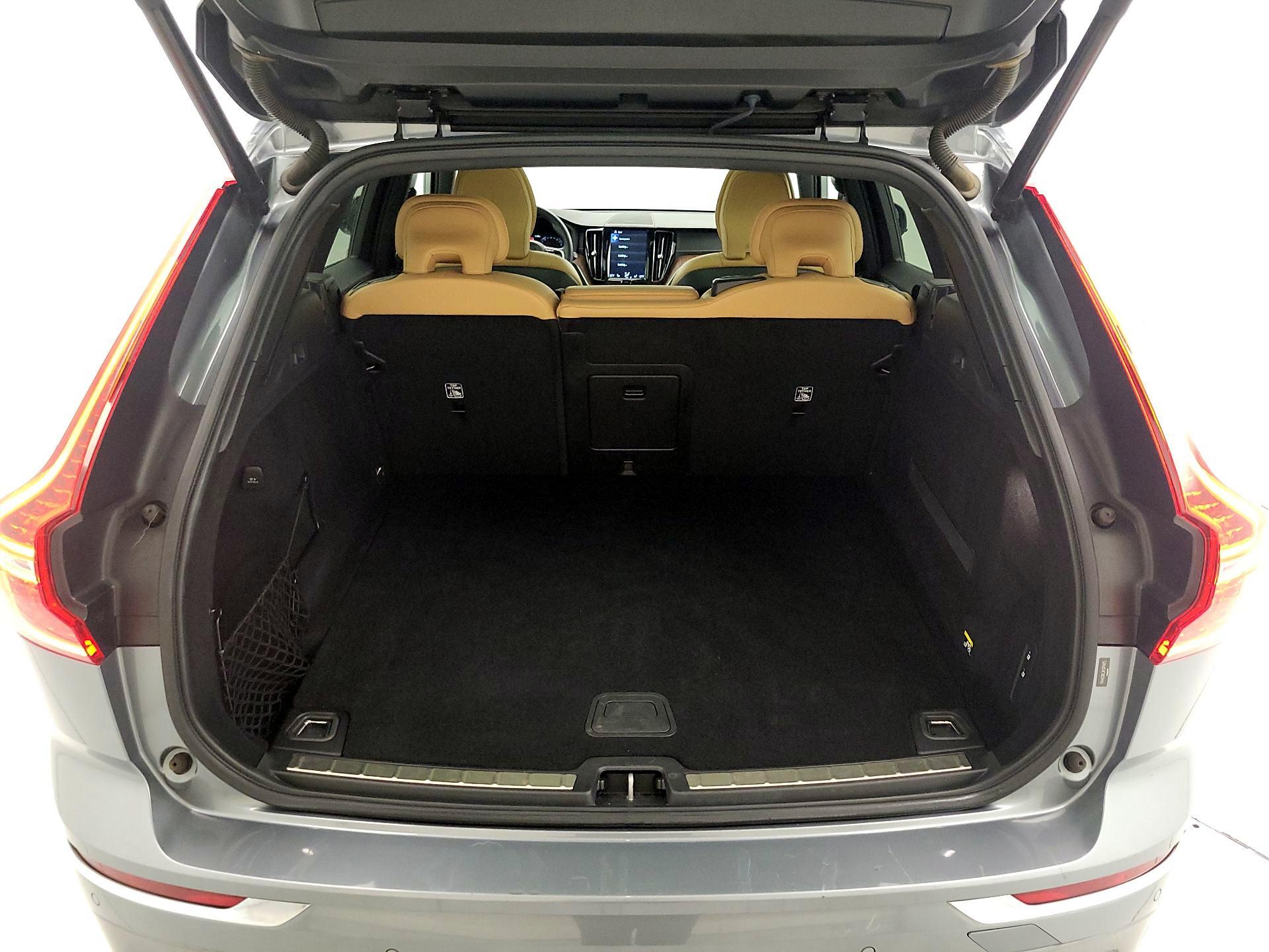 Thumbnail: 2019 Volvo XC60 - 19