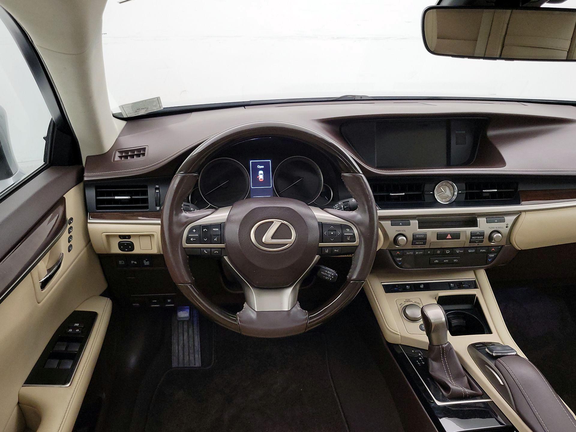 Thumbnail: 2016 Lexus ES - 10