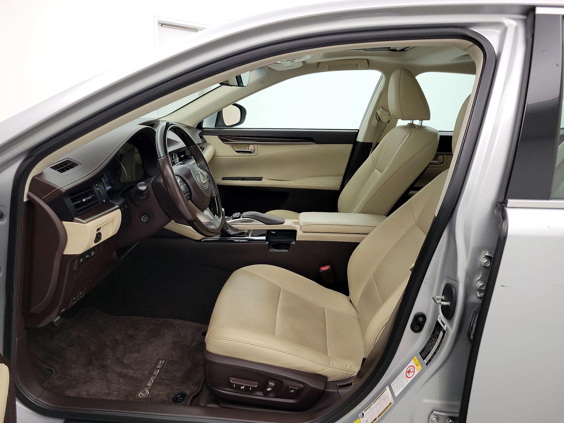 Thumbnail: 2016 Lexus ES - 11