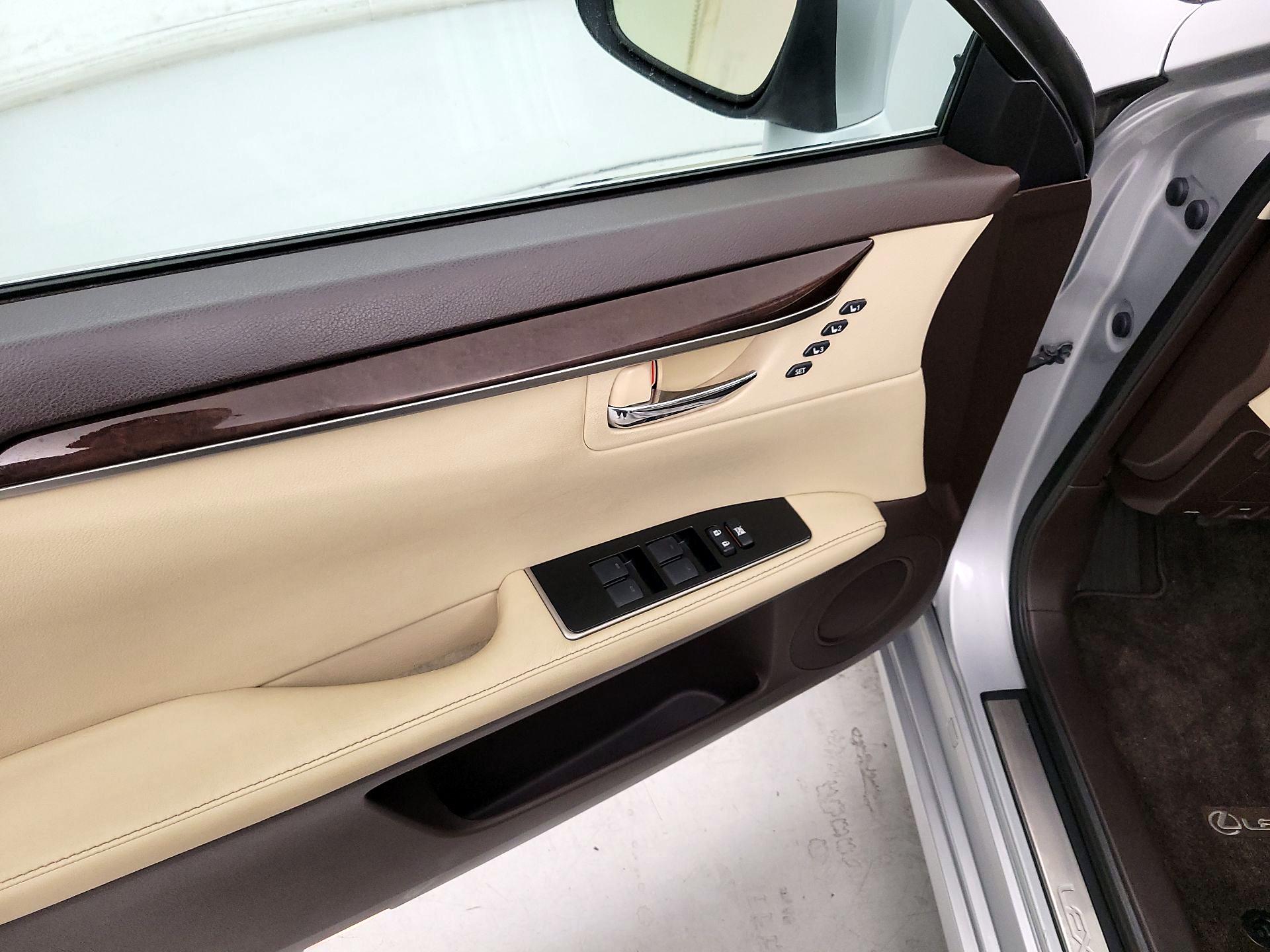 Thumbnail: 2016 Lexus ES - 12