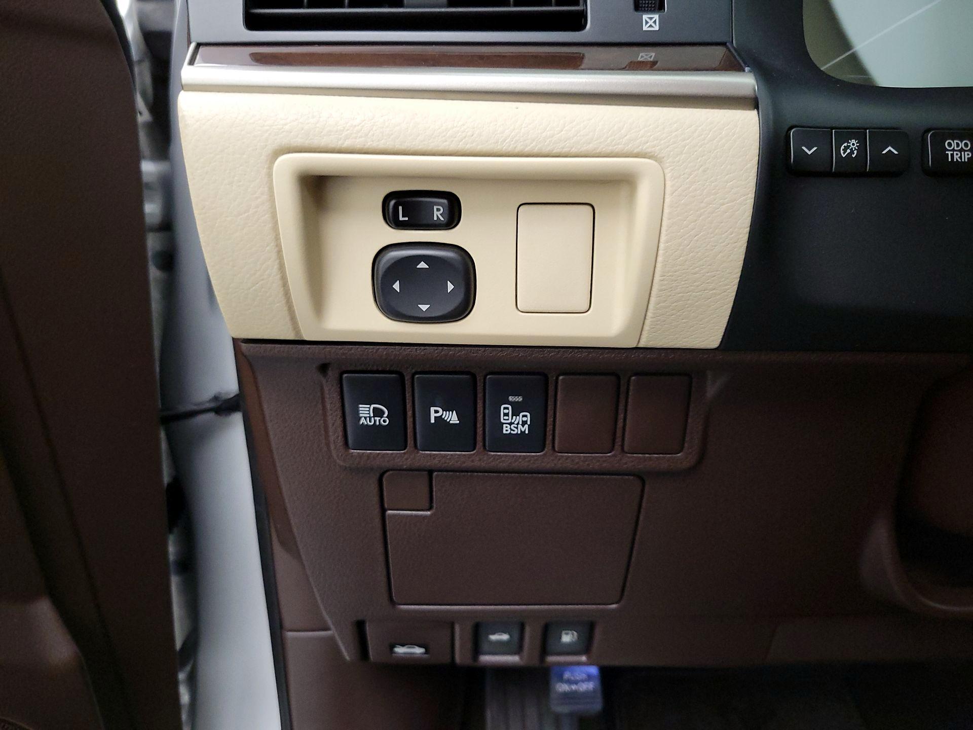 Thumbnail: 2016 Lexus ES - 13