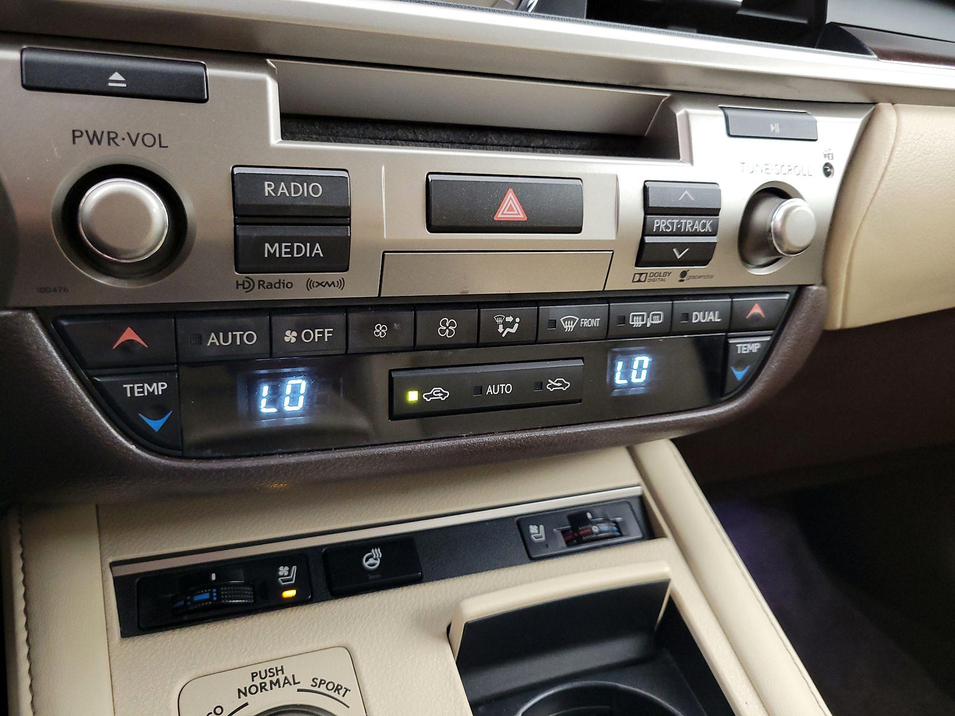 Thumbnail: 2016 Lexus ES - 17
