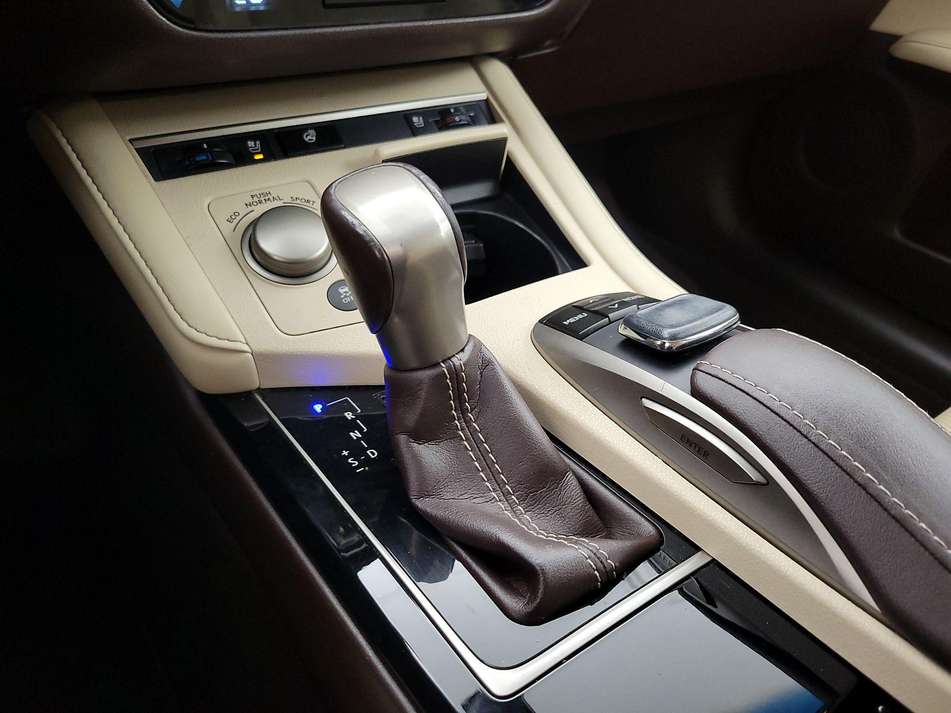 Thumbnail: 2016 Lexus ES - 18