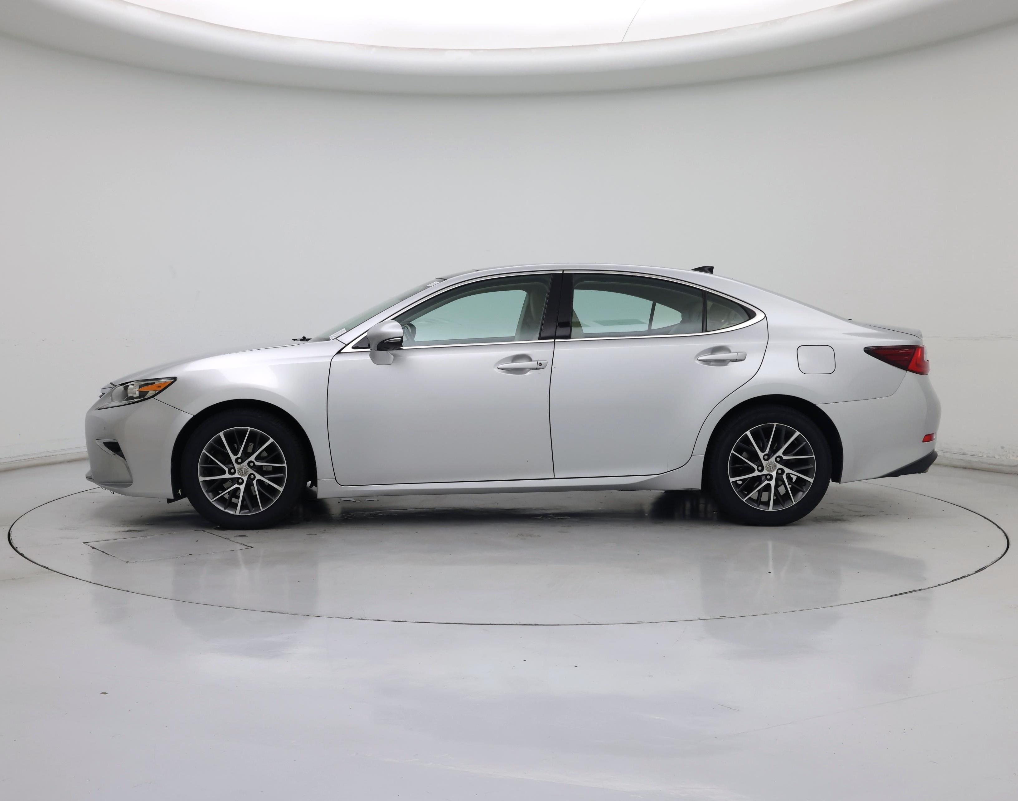 Thumbnail: 2016 Lexus ES - 3