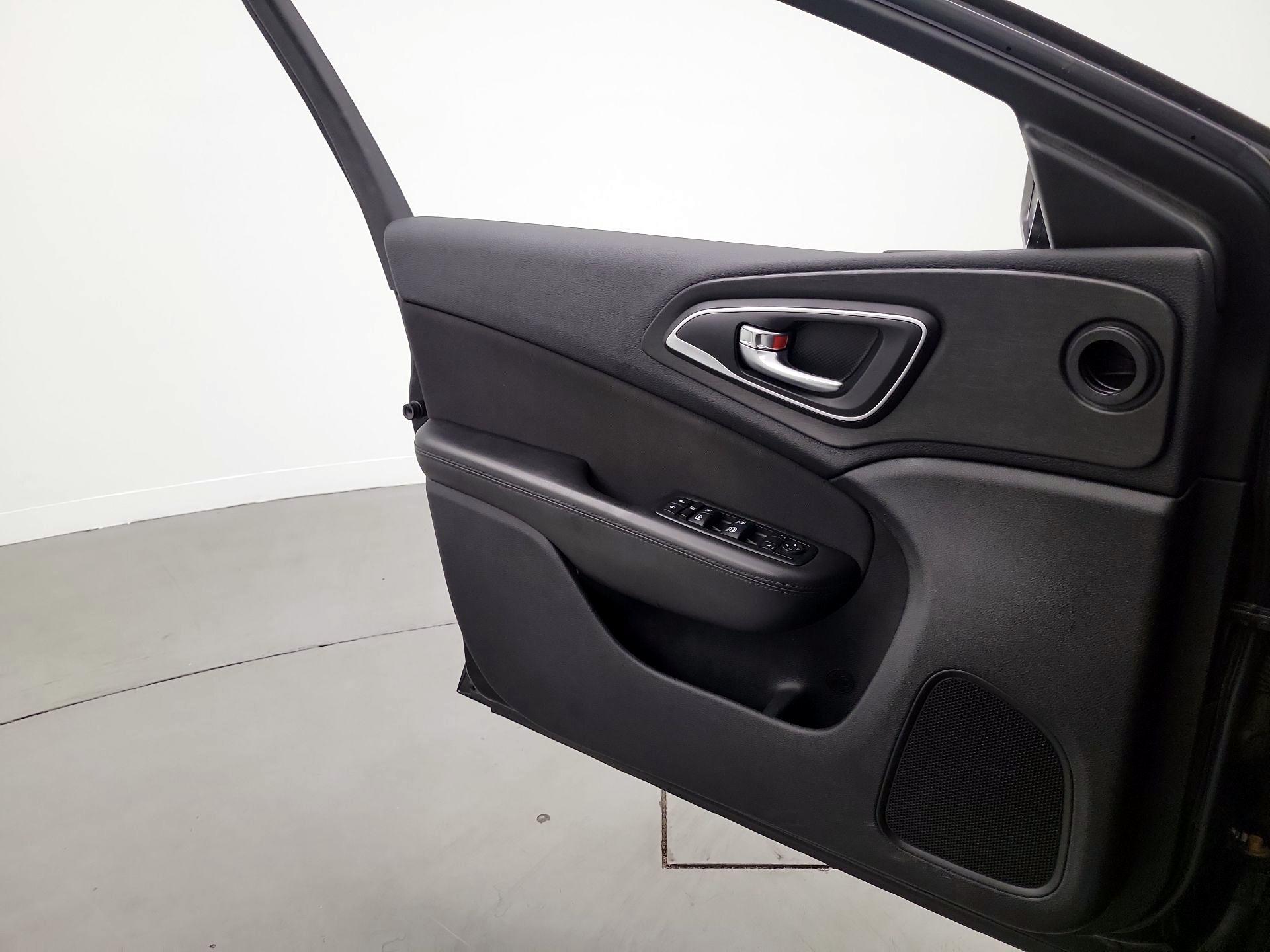 Thumbnail: 2015 Chrysler 200 - 12