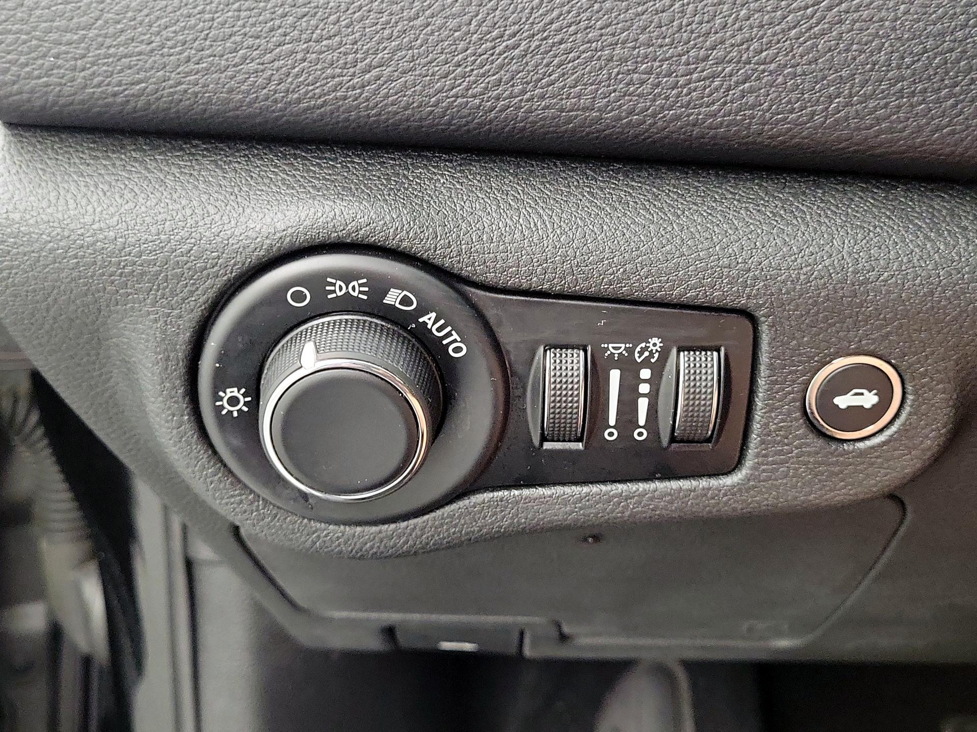 Thumbnail: 2015 Chrysler 200 - 13