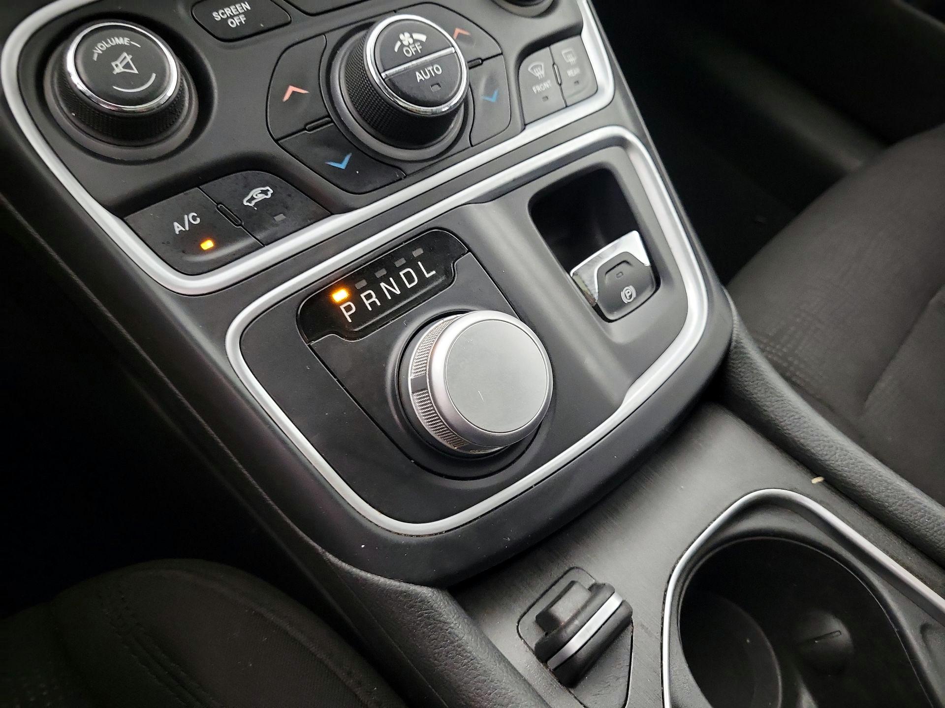 Thumbnail: 2015 Chrysler 200 - 17
