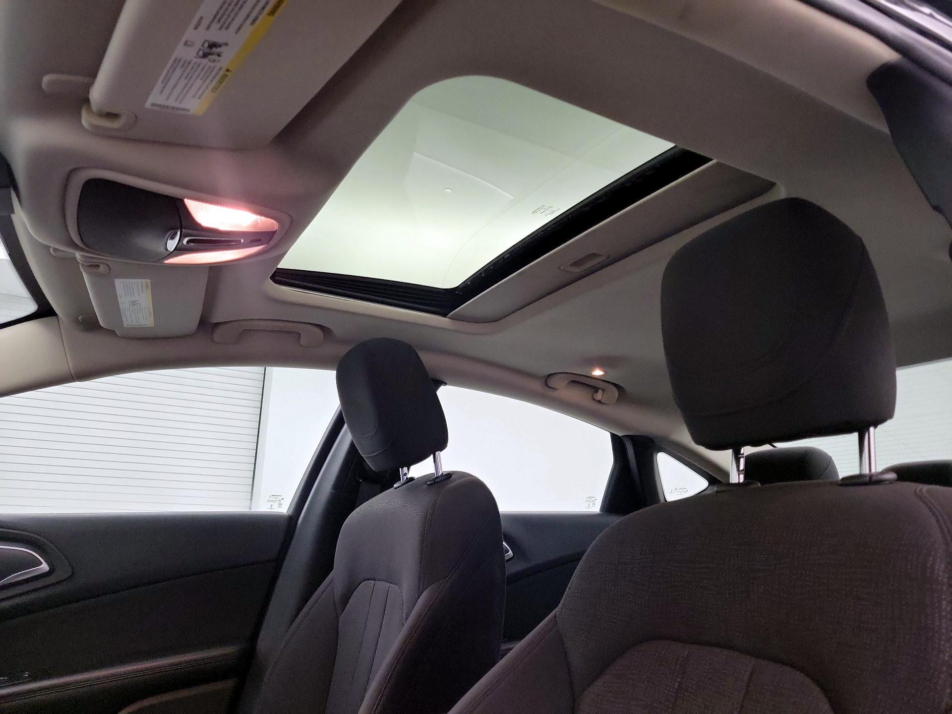Thumbnail: 2015 Chrysler 200 - 18
