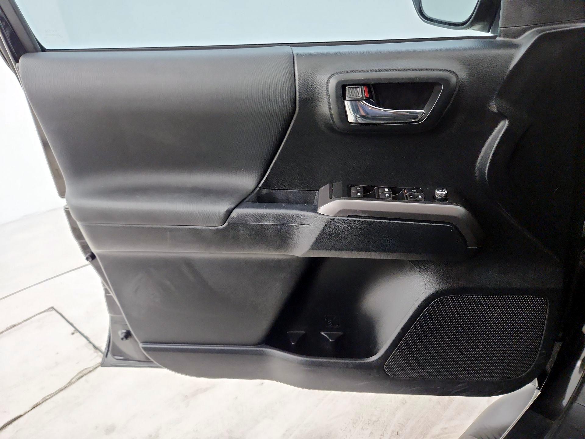 Thumbnail: 2017 Toyota Tacoma - 12