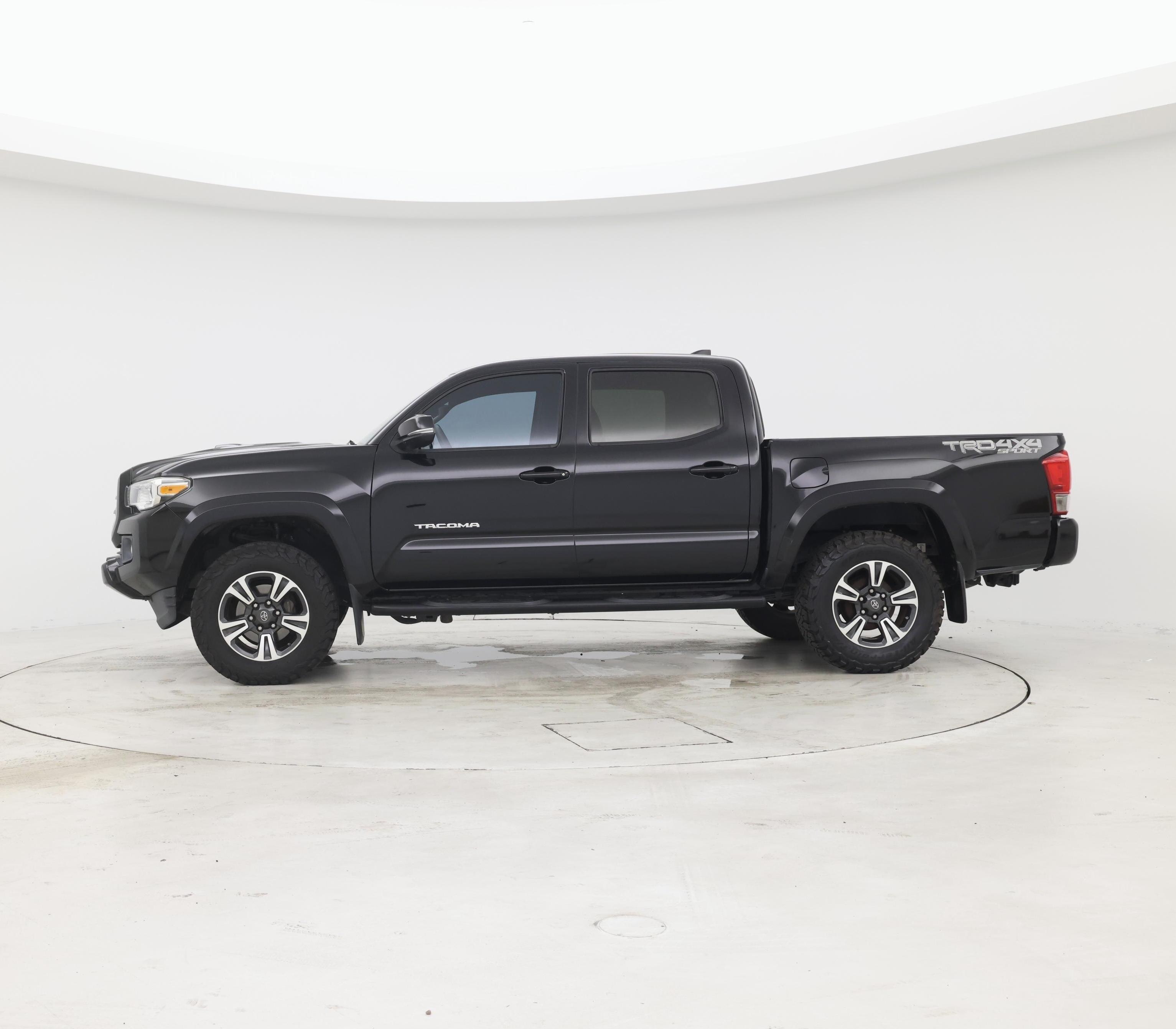 Thumbnail: 2017 Toyota Tacoma - 3