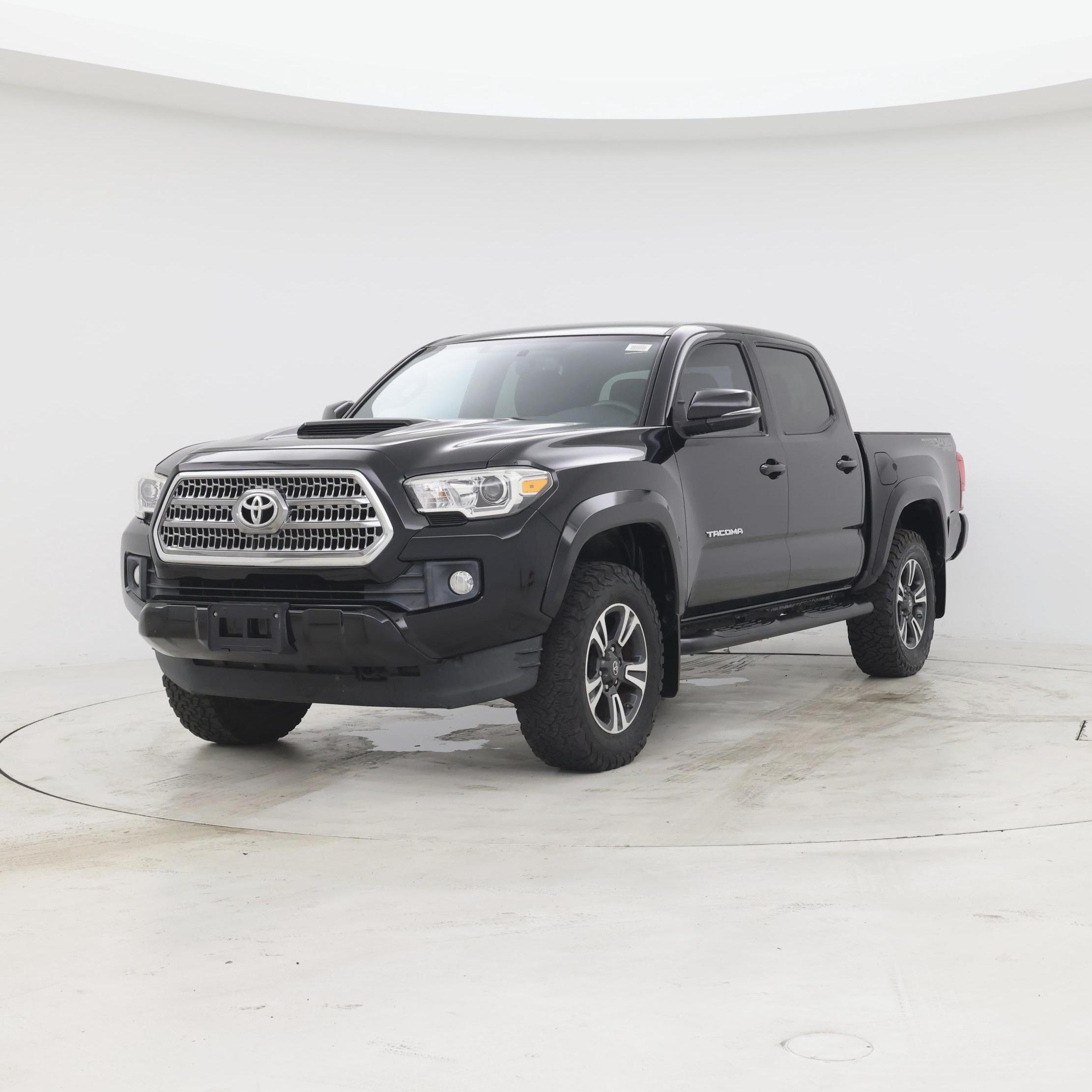 Thumbnail: 2017 Toyota Tacoma - 4