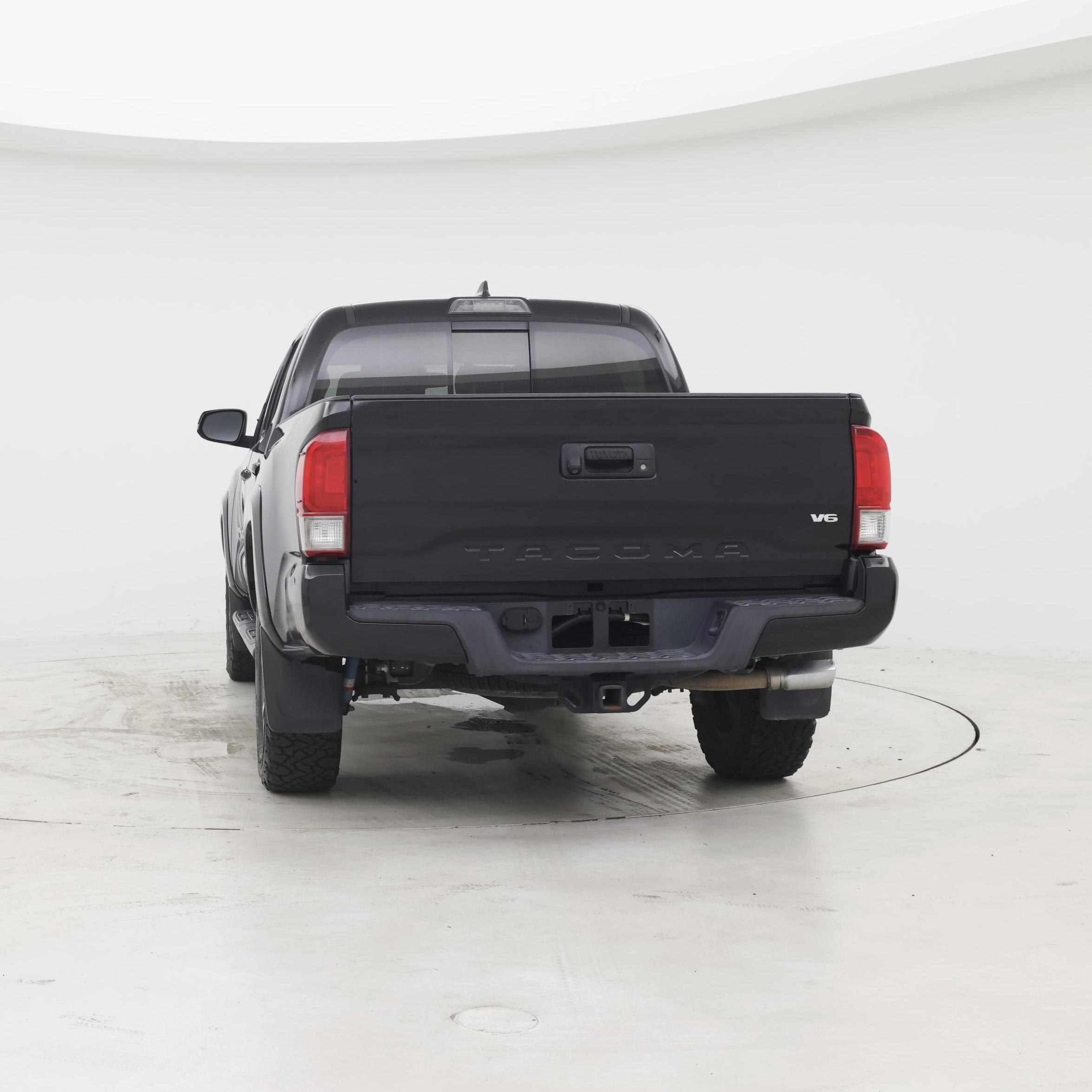 Thumbnail: 2017 Toyota Tacoma - 6