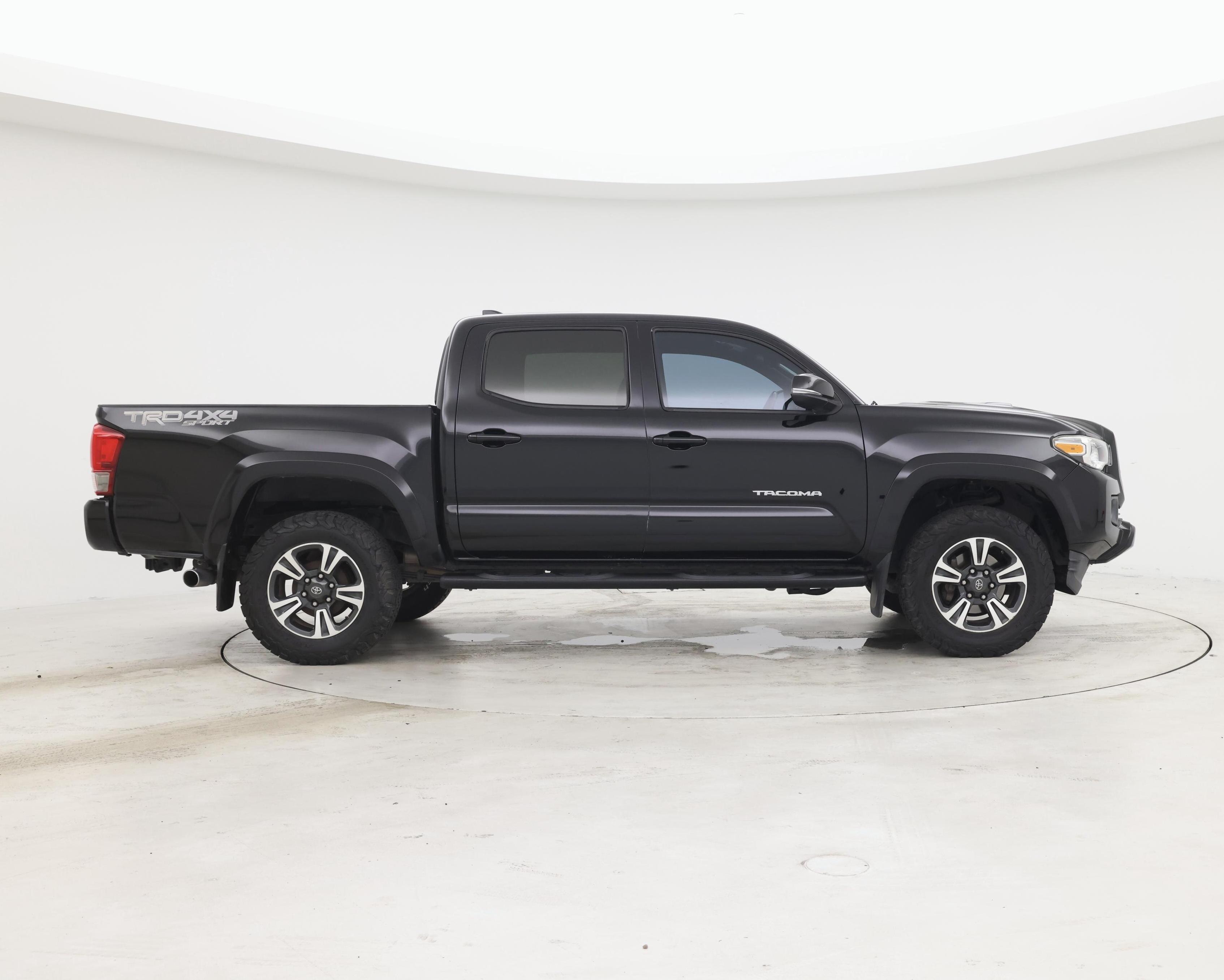 Thumbnail: 2017 Toyota Tacoma - 7