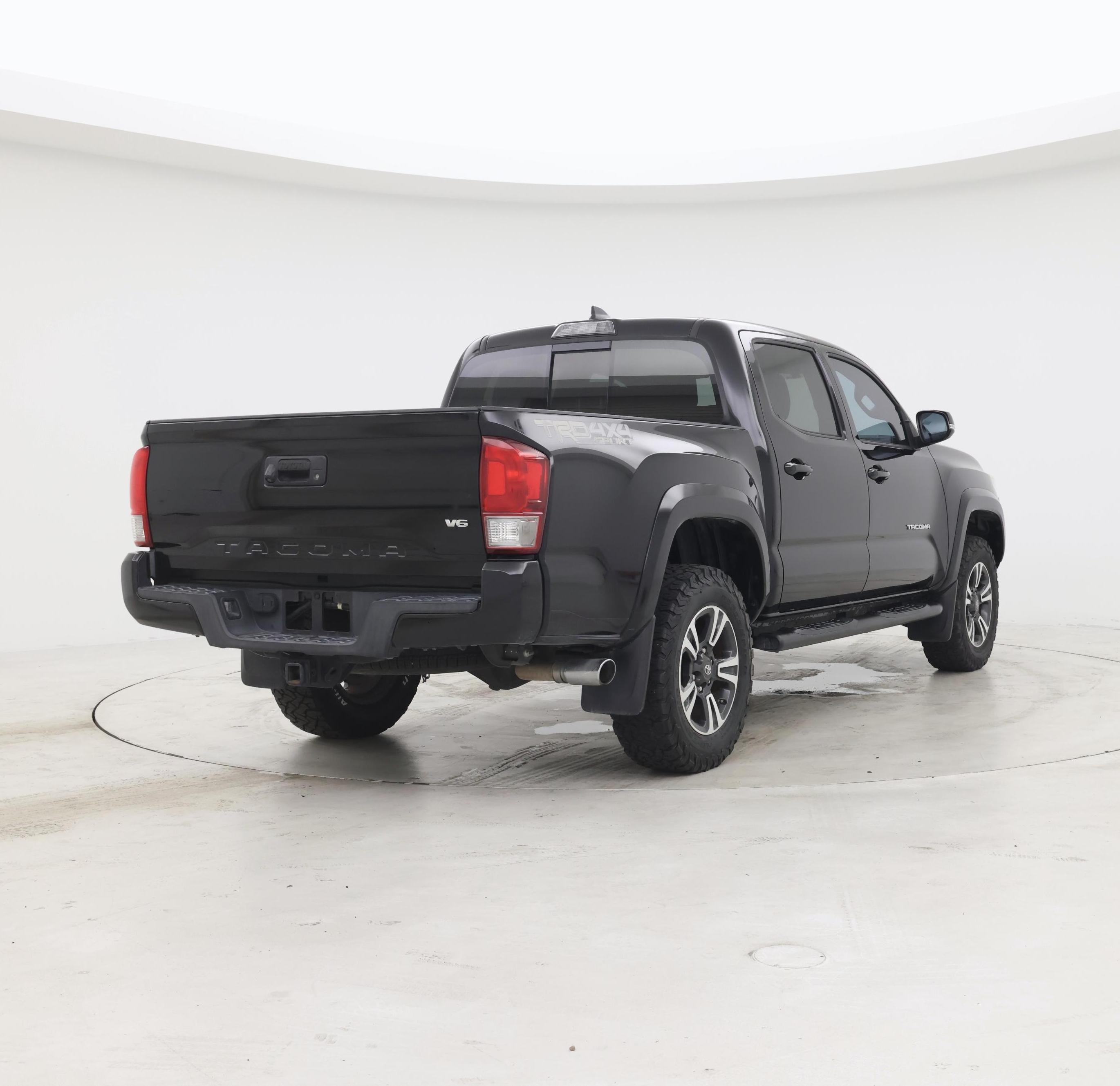 Thumbnail: 2017 Toyota Tacoma - 8
