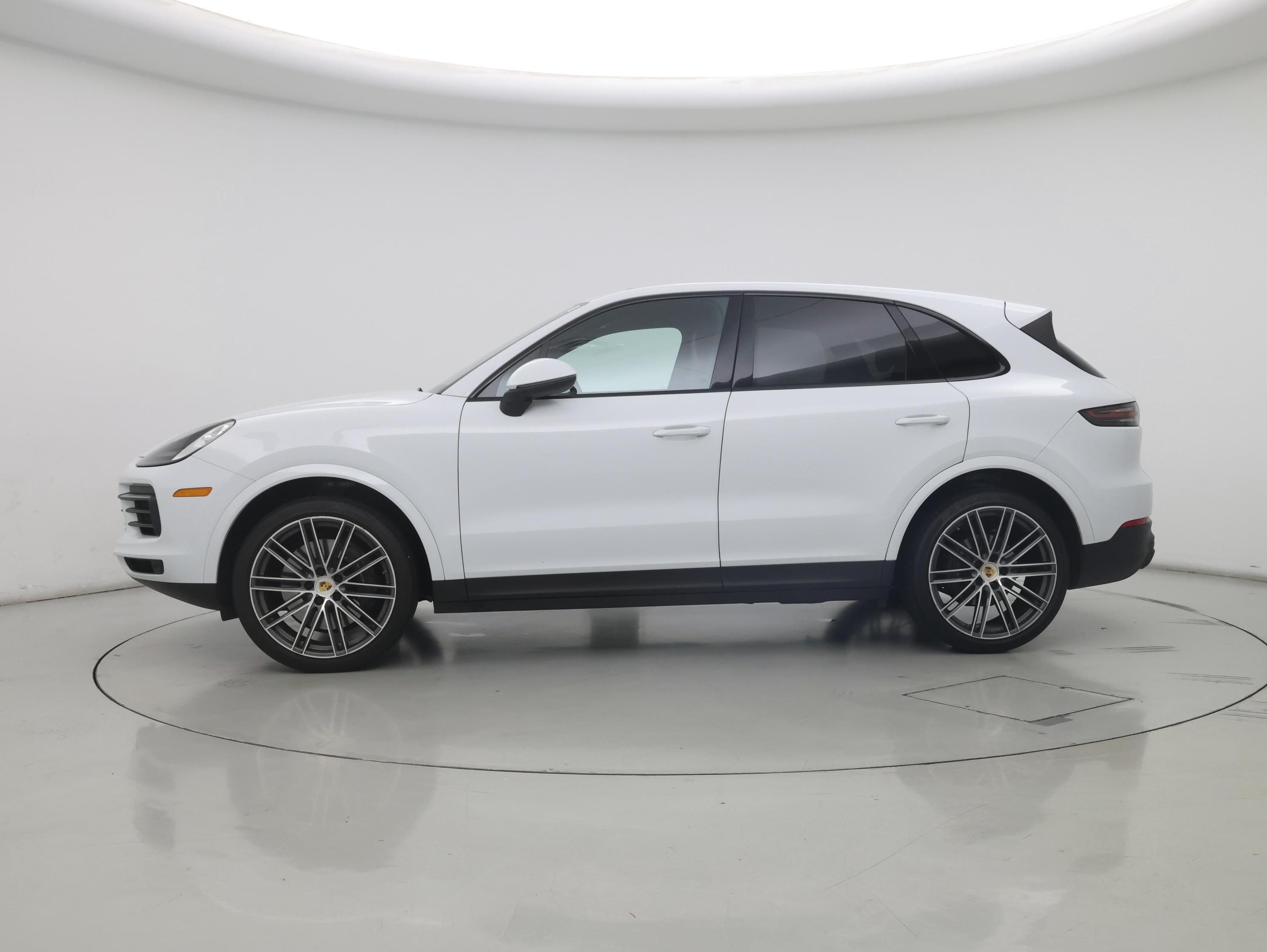 Thumbnail: 2023 Porsche Cayenne - 3