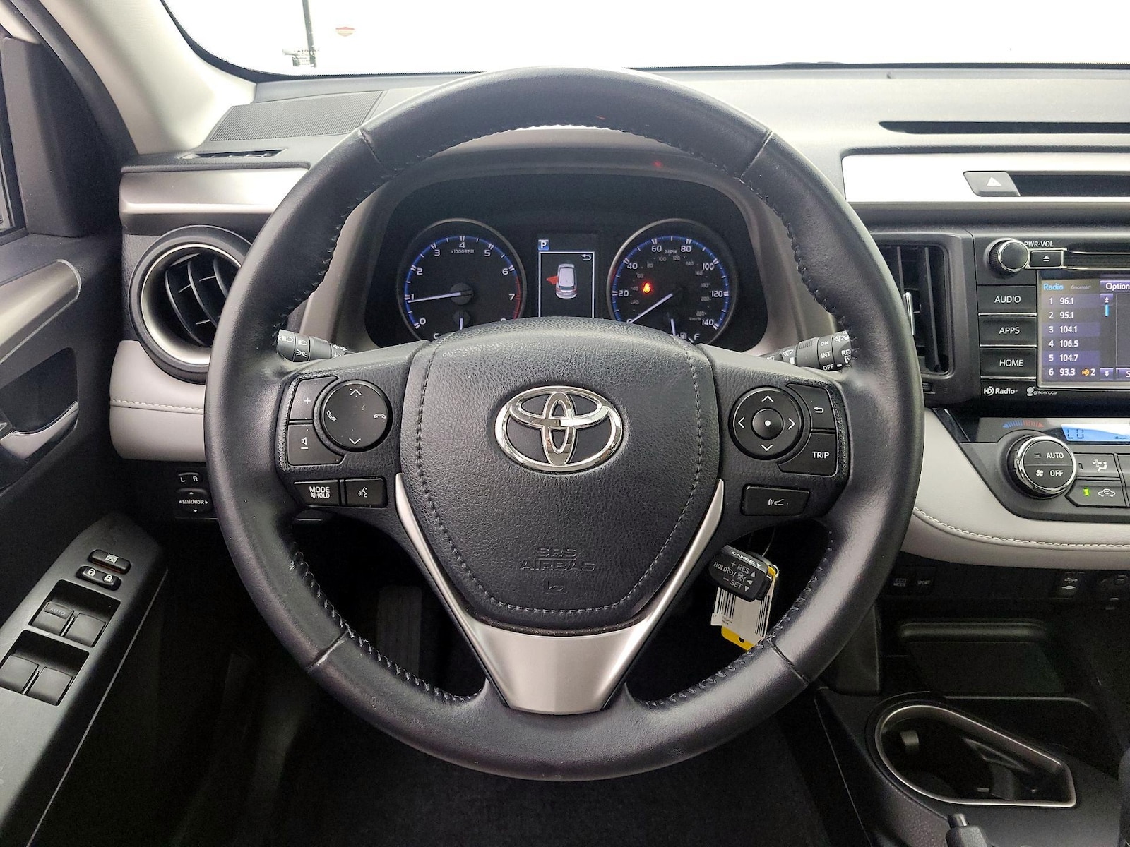 2017 Toyota RAV4 XLE - Photo 11