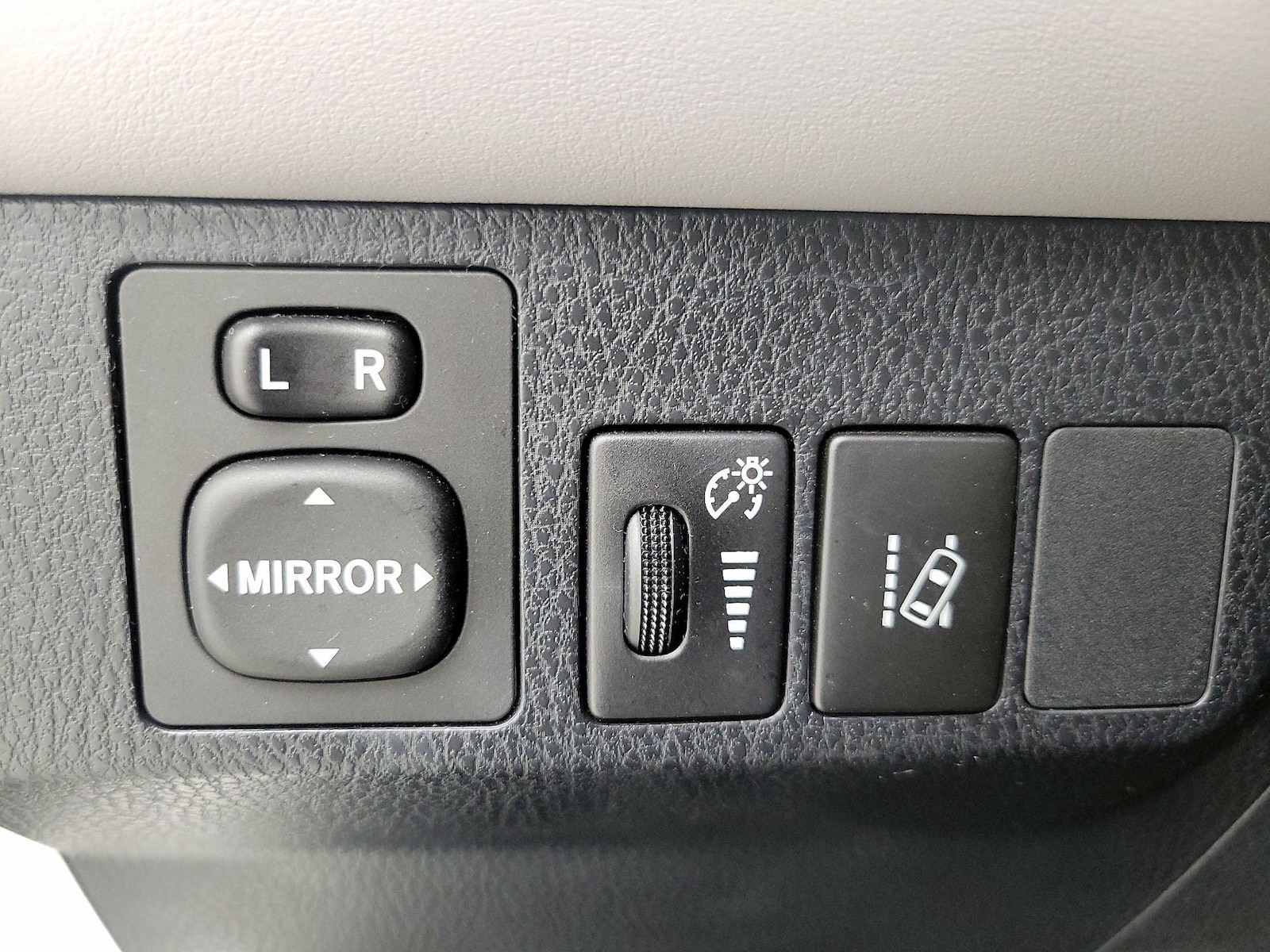2017 Toyota RAV4 XLE - Photo 14