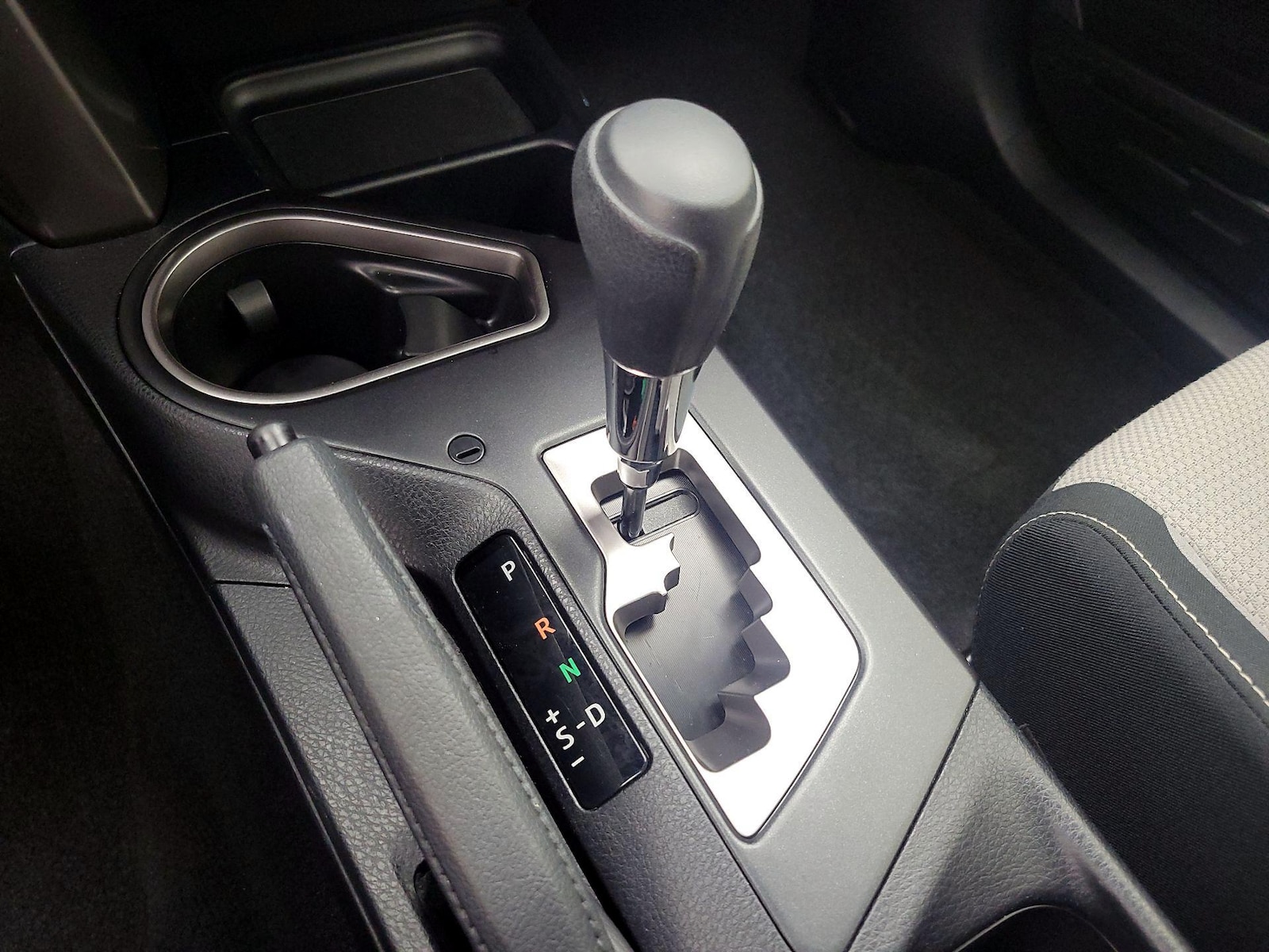 2017 Toyota RAV4 XLE - Photo 18