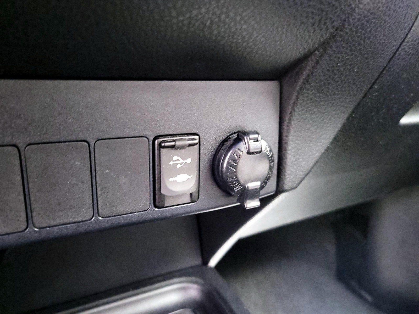 2017 Toyota RAV4 XLE - Photo 19