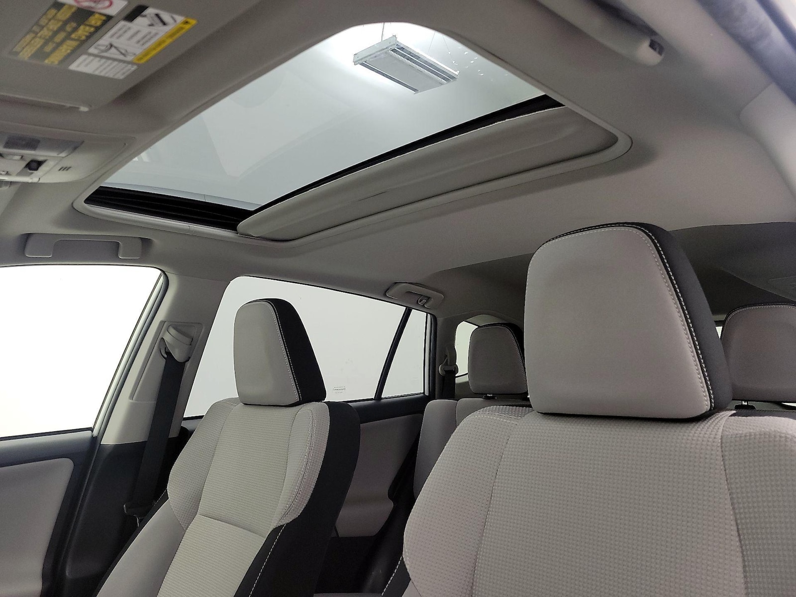 2017 Toyota RAV4 XLE - Photo 20