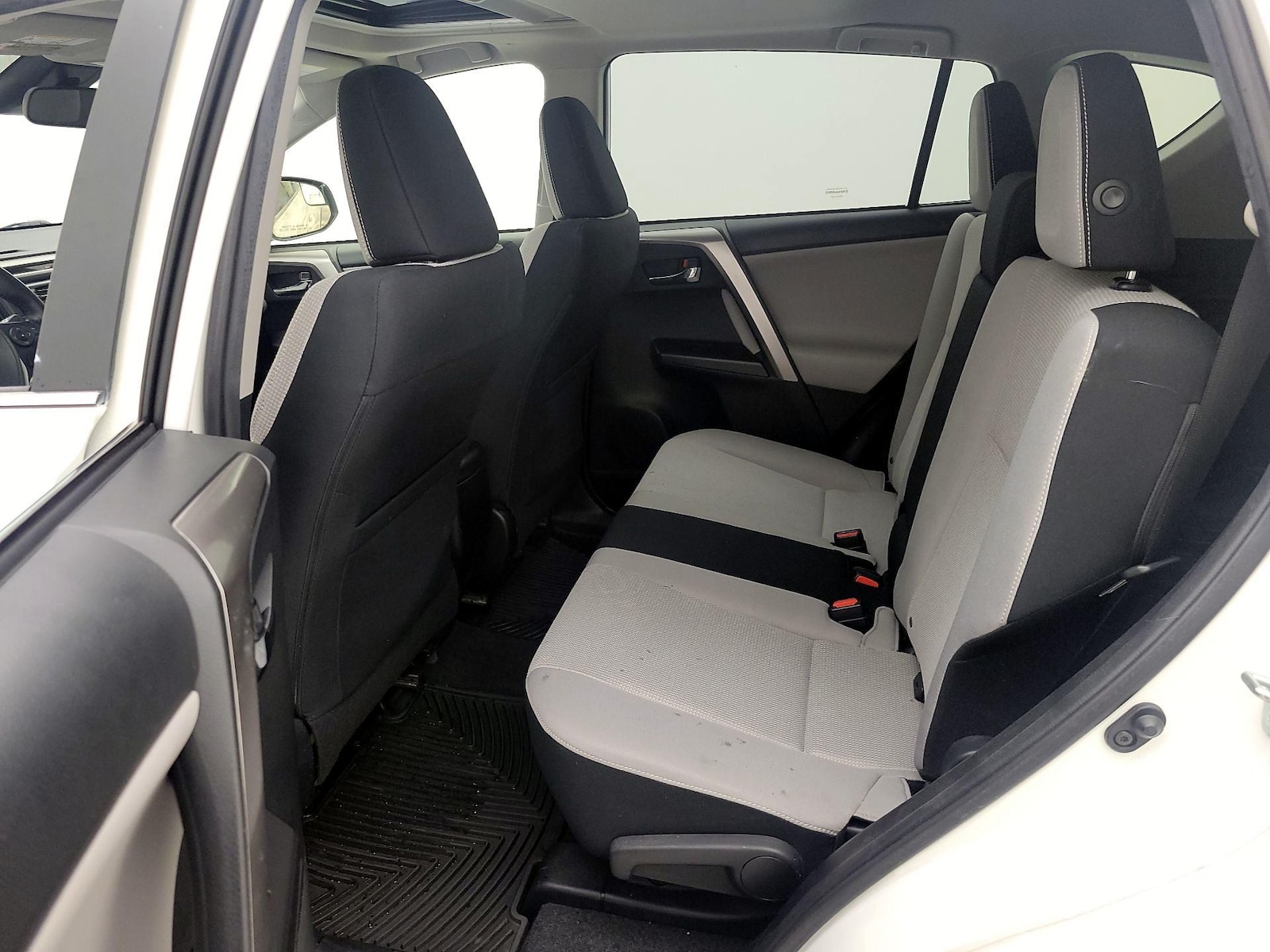 2017 Toyota RAV4 XLE - Photo 21