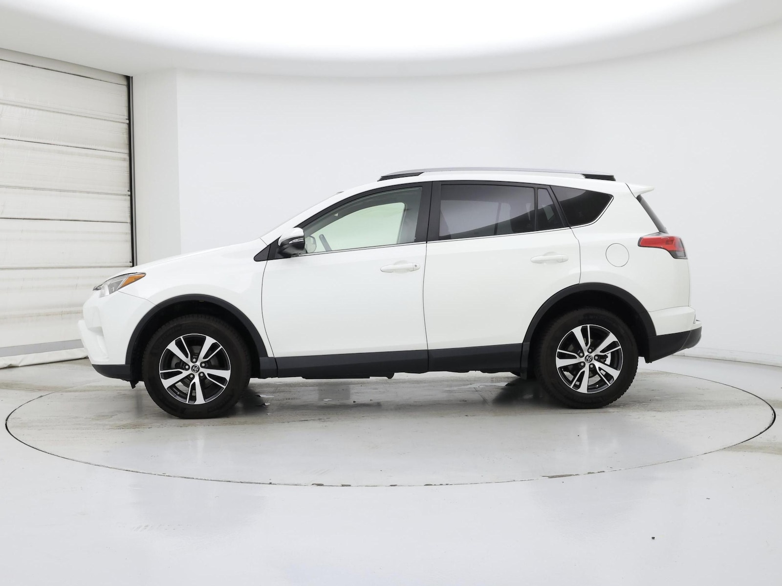 2017 Toyota RAV4 XLE - Photo 4