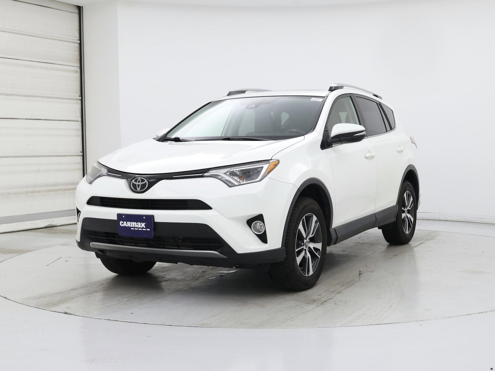 2017 Toyota RAV4 XLE - Photo 5