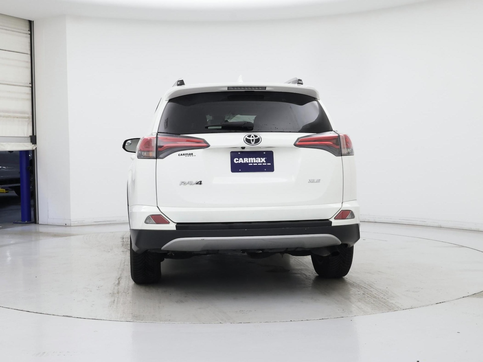 2017 Toyota RAV4 XLE - Photo 7
