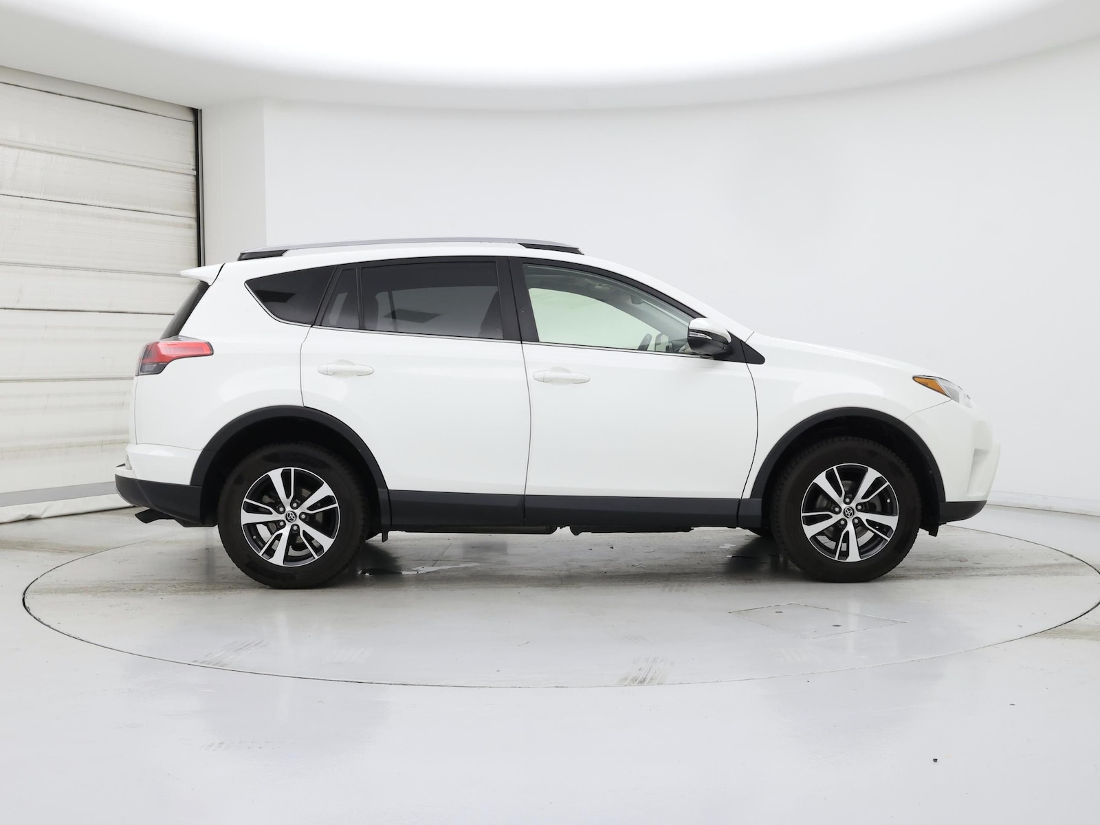 2017 Toyota RAV4 XLE - Photo 8