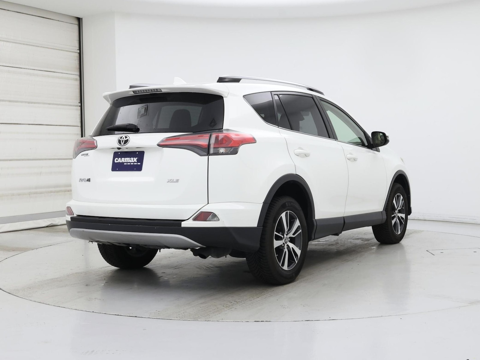 2017 Toyota RAV4 XLE - Photo 9