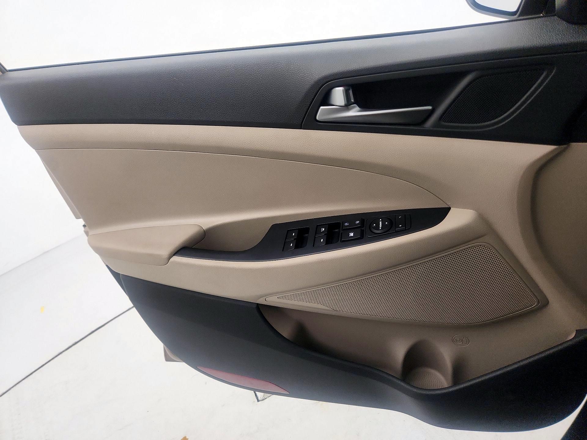 Thumbnail: 2016 Hyundai Tucson - 12