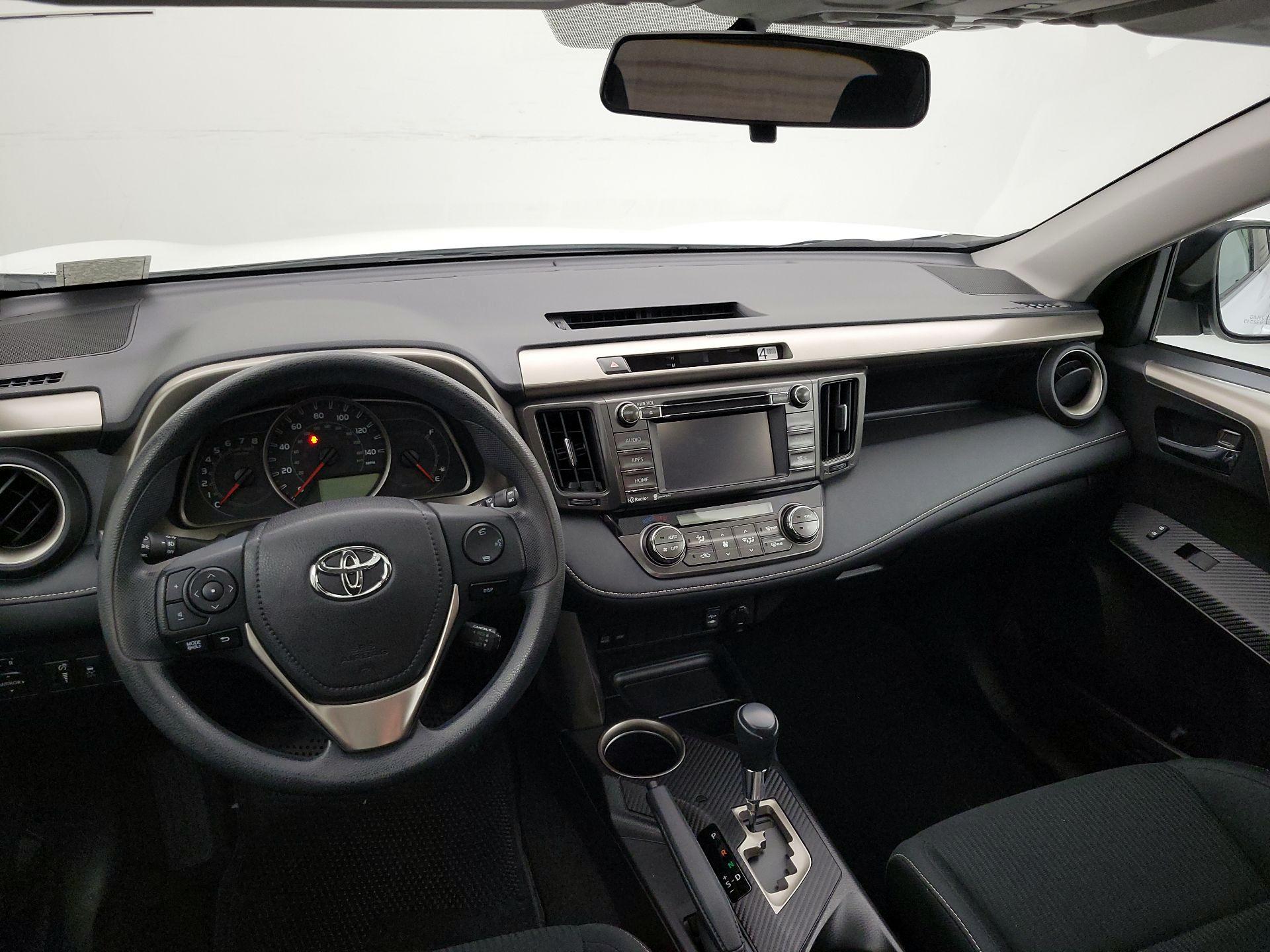 Thumbnail: 2015 Toyota RAV4 - 9