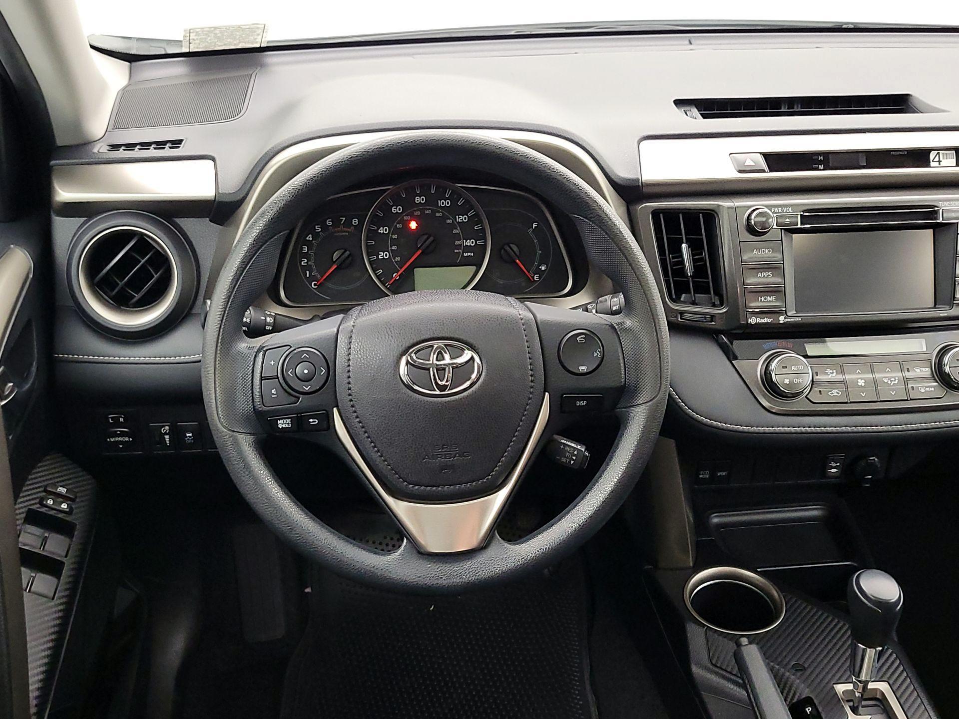 Thumbnail: 2015 Toyota RAV4 - 10