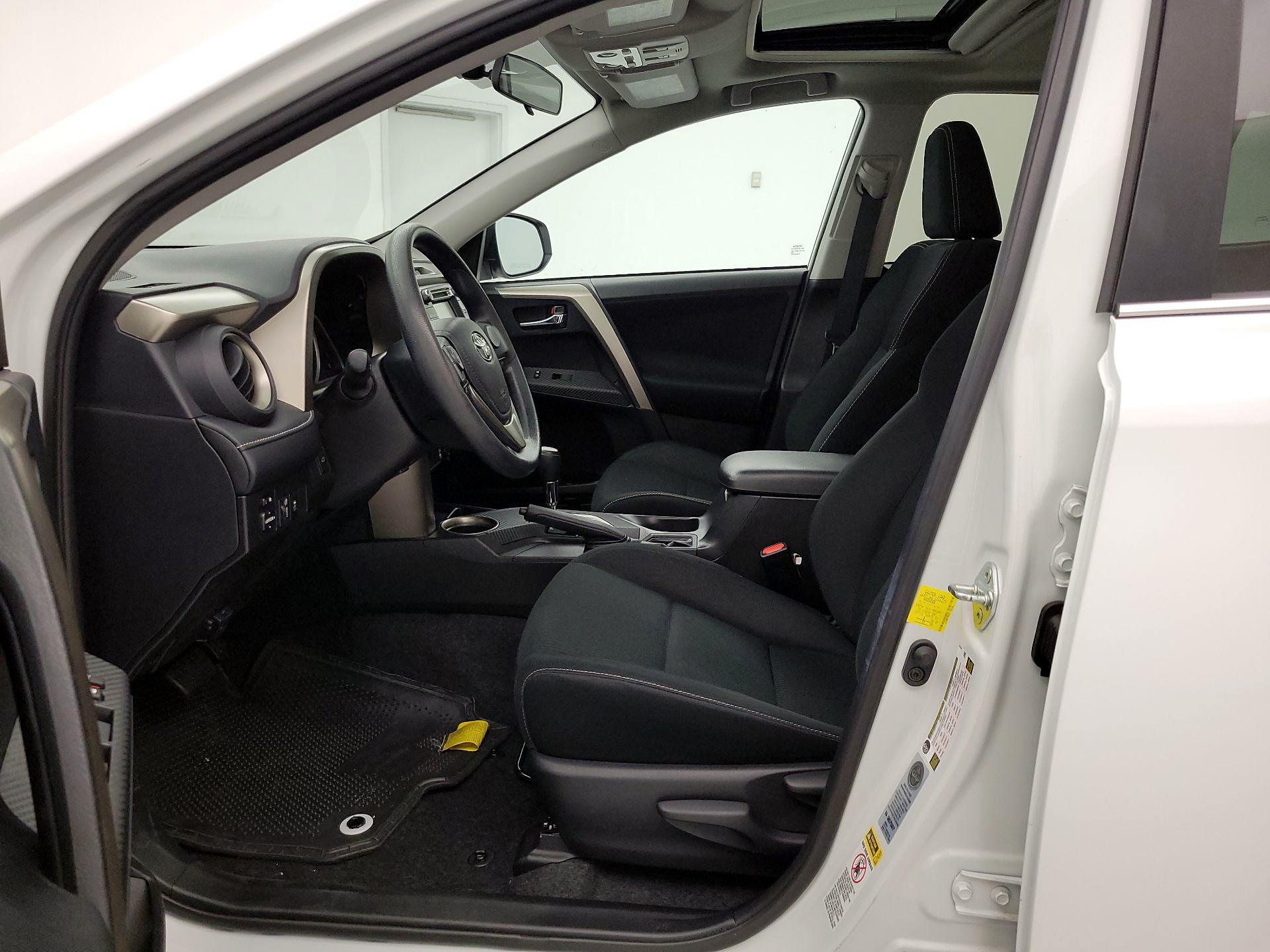 Thumbnail: 2015 Toyota RAV4 - 11