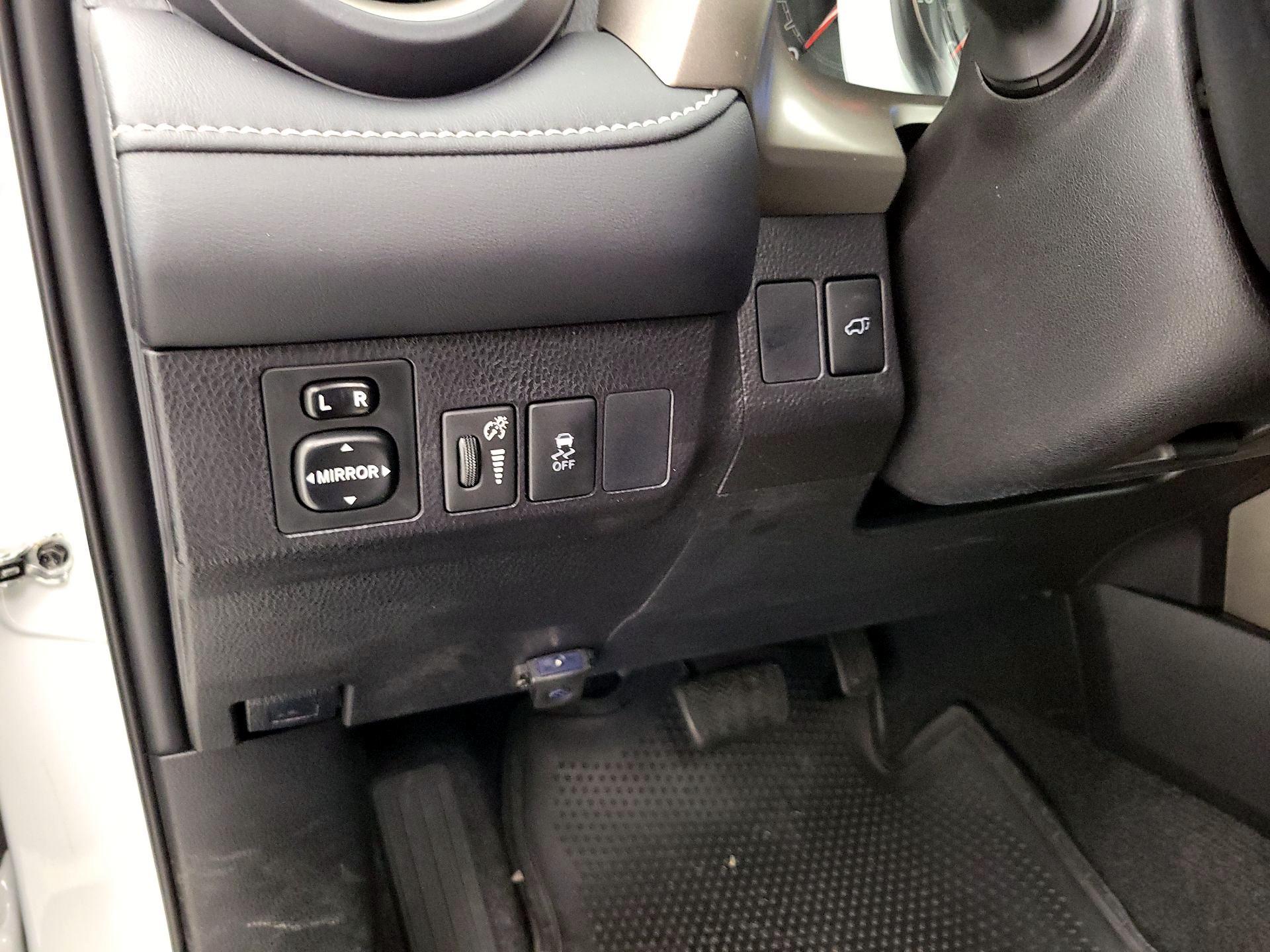 Thumbnail: 2015 Toyota RAV4 - 13