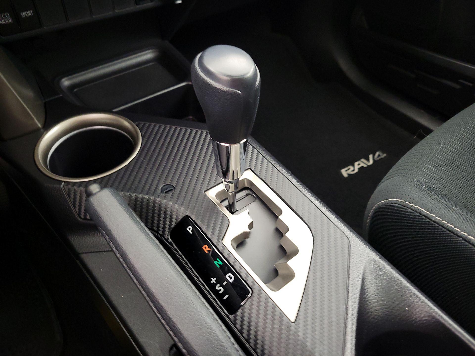 Thumbnail: 2015 Toyota RAV4 - 17