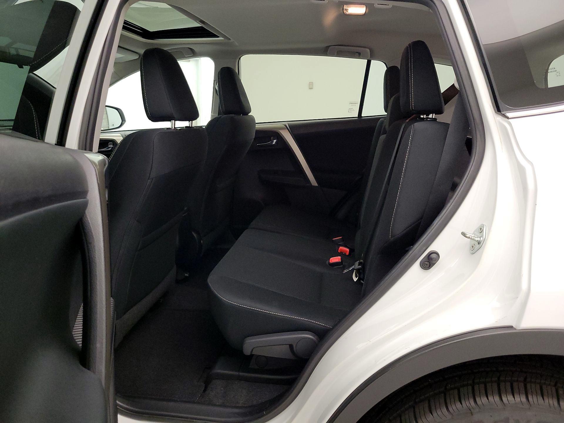 Thumbnail: 2015 Toyota RAV4 - 20