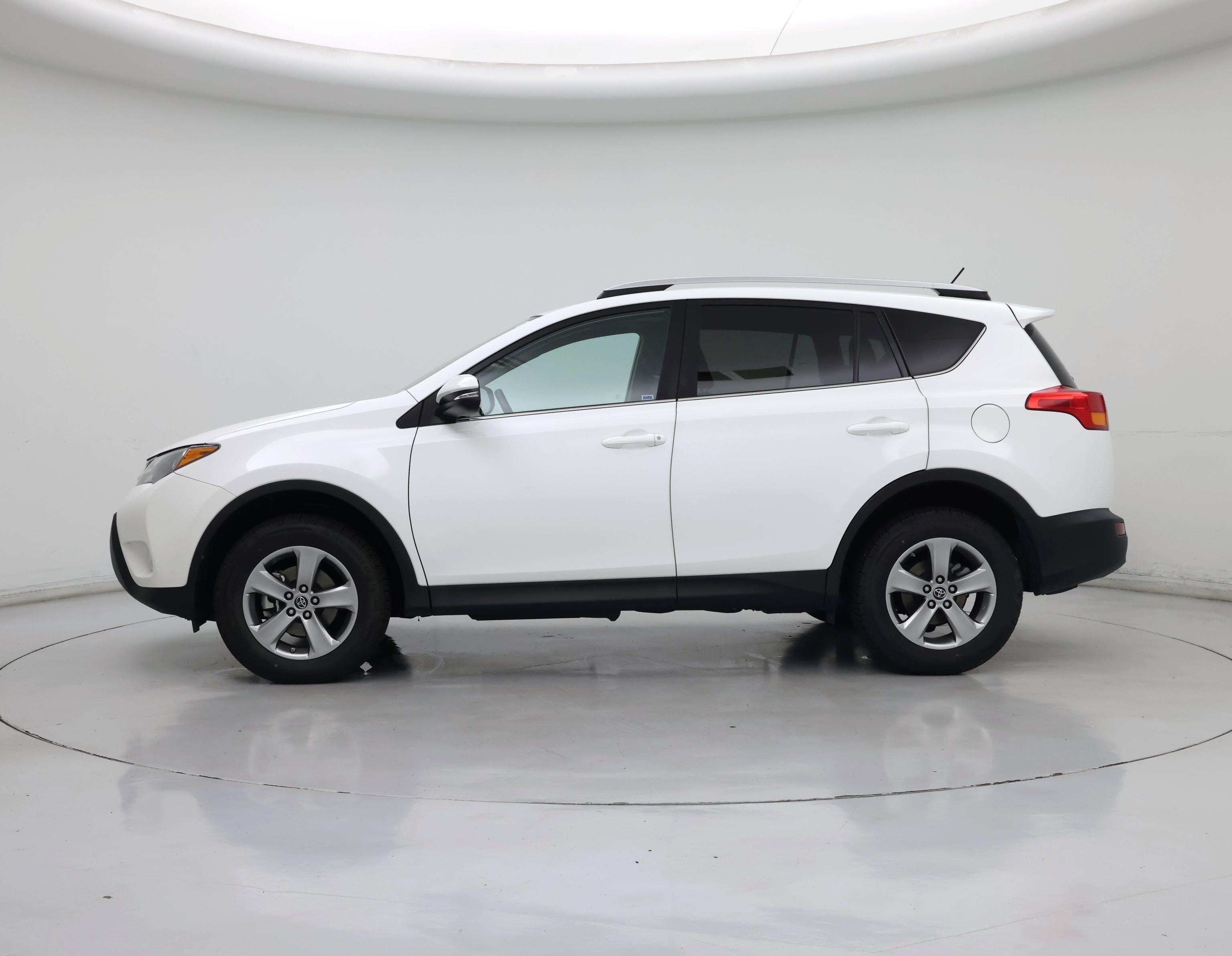 Thumbnail: 2015 Toyota RAV4 - 3