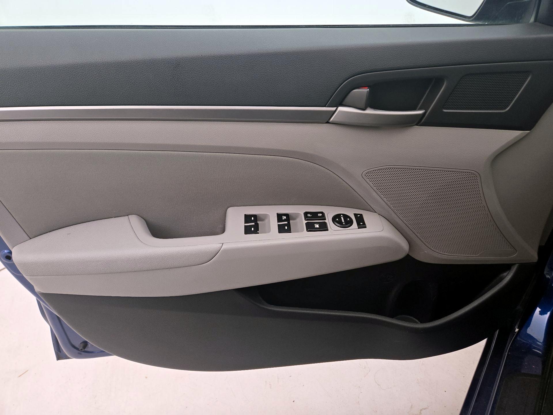 Thumbnail: 2017 Hyundai Elantra - 12