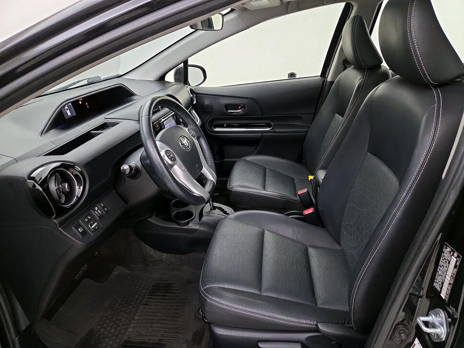 2017 Toyota Prius c Four - Photo 12