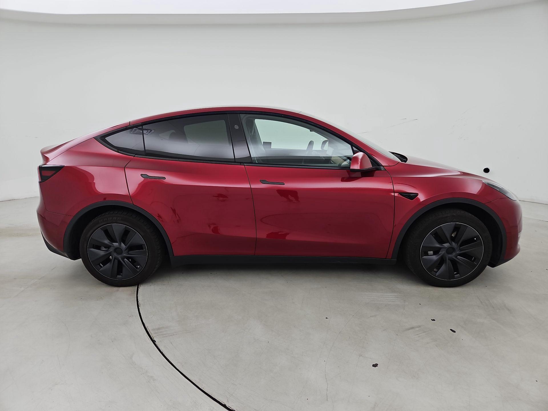 Thumbnail: 2024 Tesla Model Y - 4