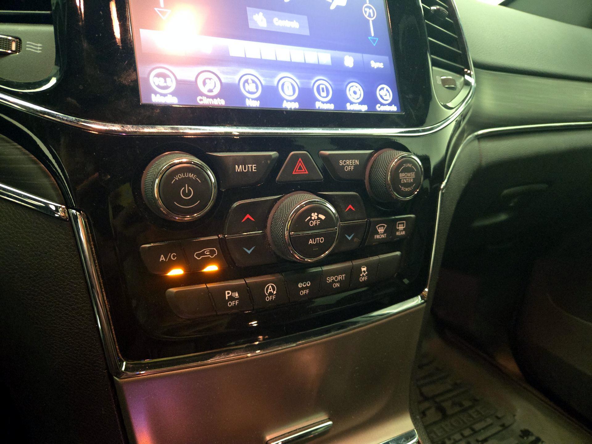 Thumbnail: 2019 Jeep Grand Cherokee - 17