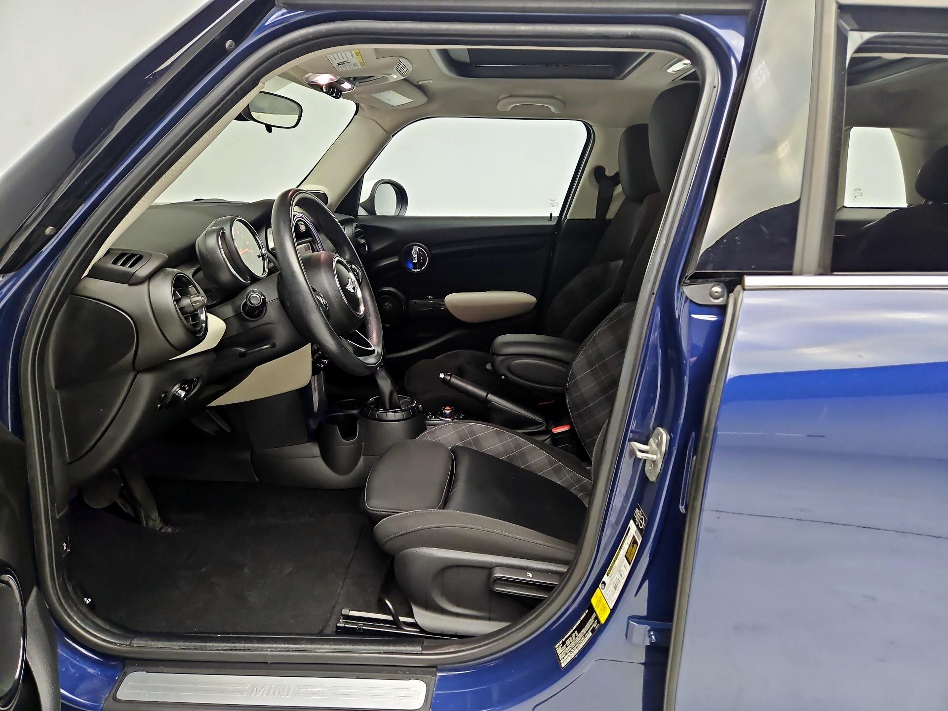 Thumbnail: 2015 MINI Cooper Hardtop - 11
