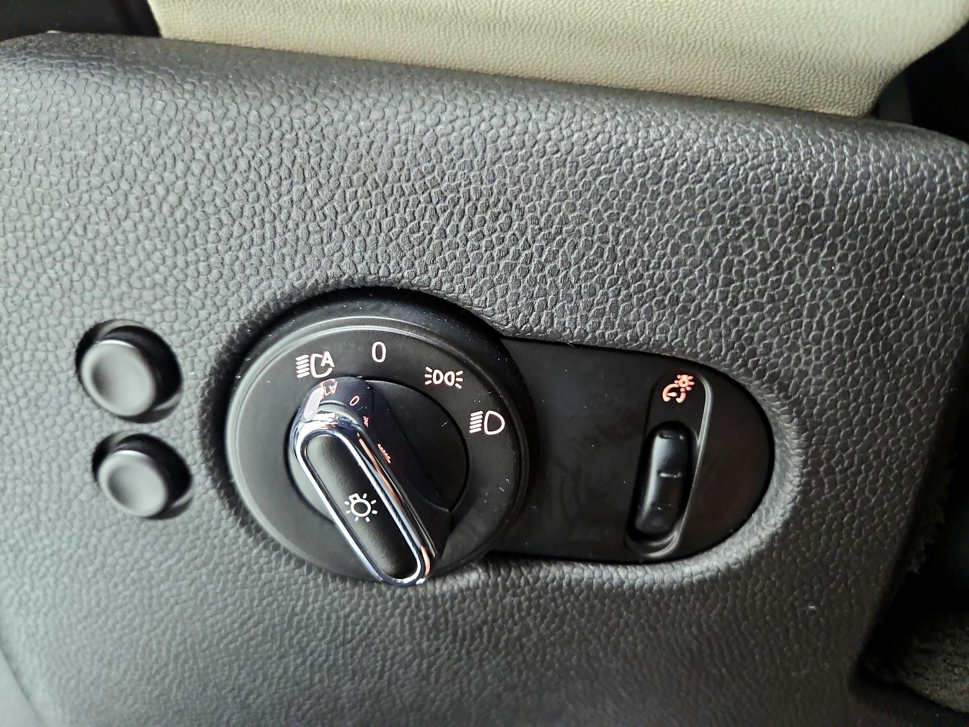 Thumbnail: 2015 MINI Cooper Hardtop - 13