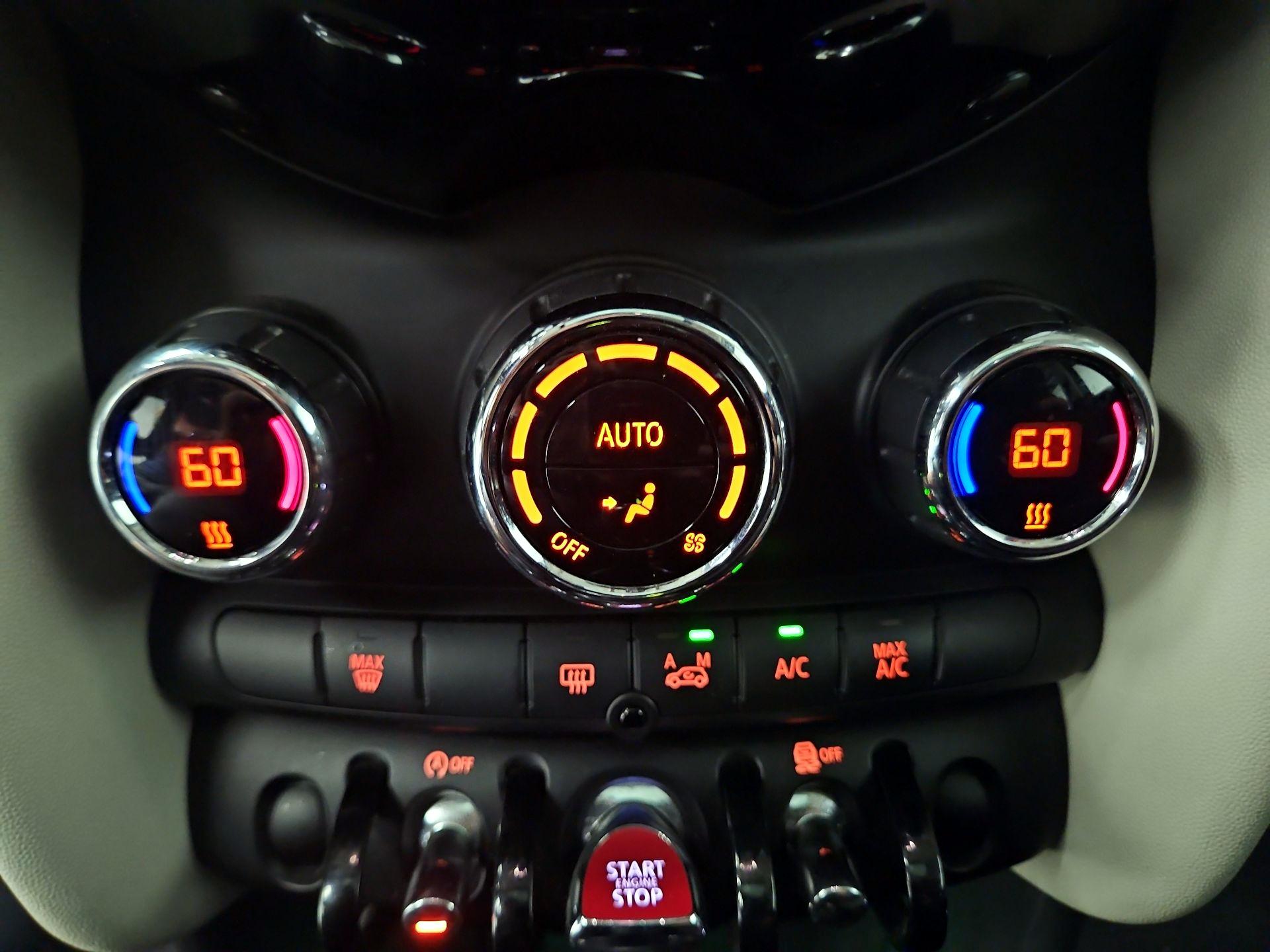 Thumbnail: 2015 MINI Cooper Hardtop - 17