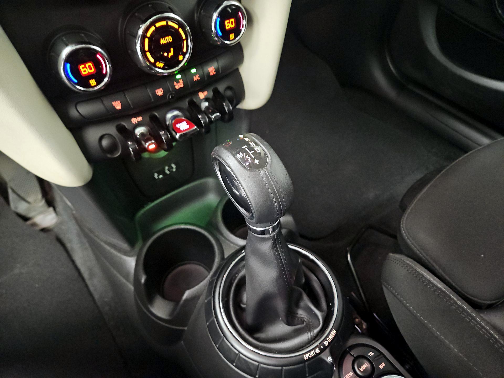 Thumbnail: 2015 MINI Cooper Hardtop - 18